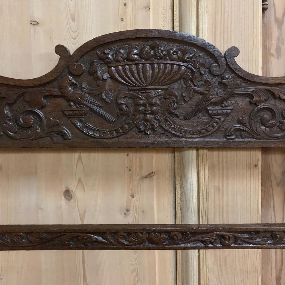 19th Century Renaissance Revival Carved Wood Wall Shelf For Sale 2