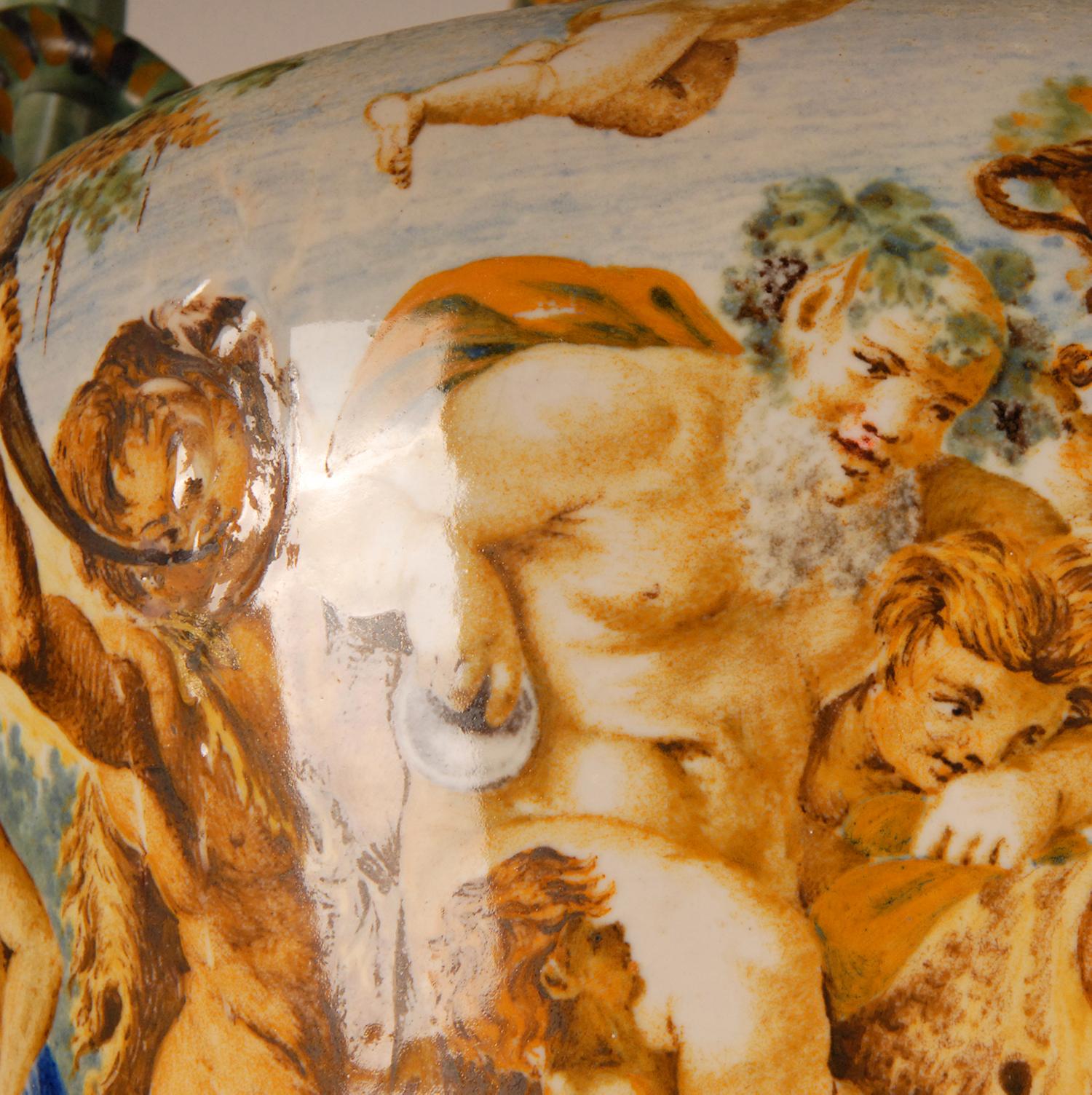 Vase de la Renaissance en majolique avec poignées serpentines Bacchus Italie 19ème siècle Revival en vente 3