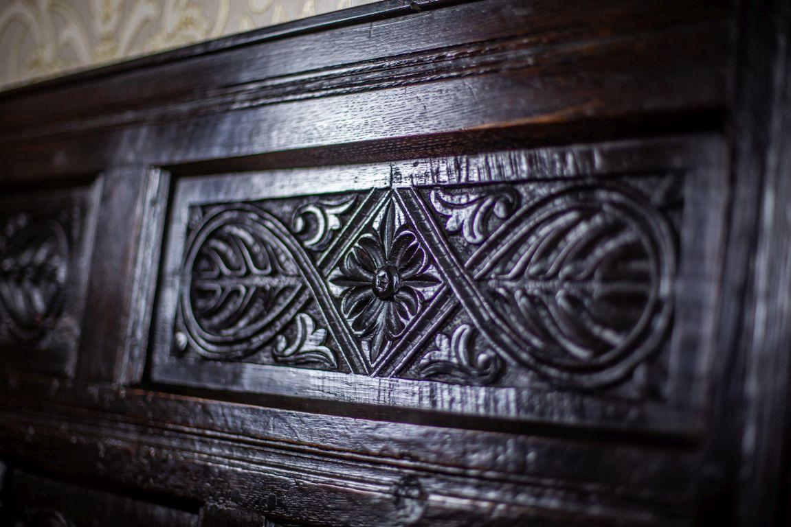 19th-Century Renaissance Revival Oak Bench in Dark Brown For Sale 4