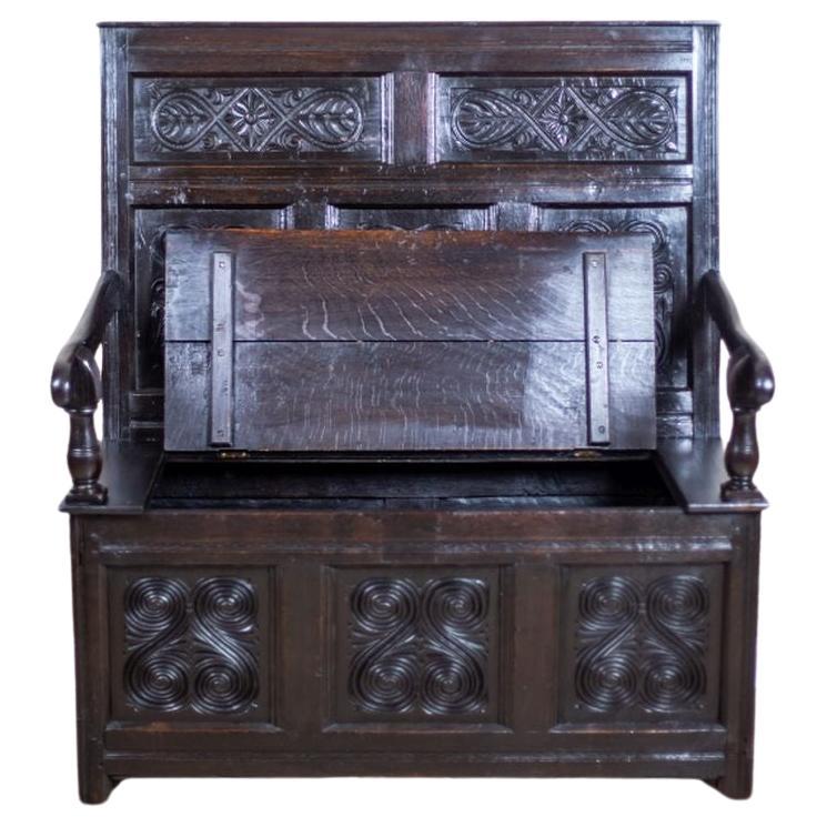 19th-Century Renaissance Revival Oak Bench in Dark Brown For Sale