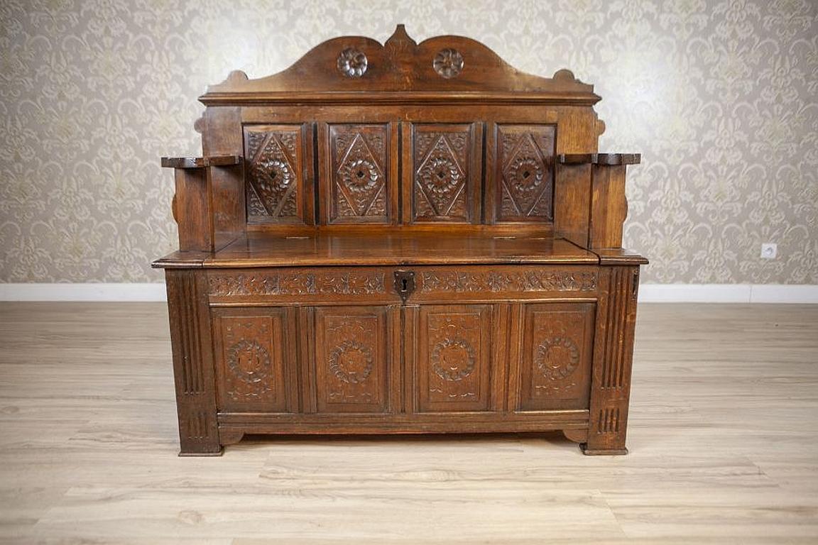 Late-19th Century Renaissance Revival Oak Bench With Storage Compartment

We present you this oak bench in the style of Renaissance Revival.
It was manufactured in the late 19th century.
There is a storage compartment inside the seat.

This bench