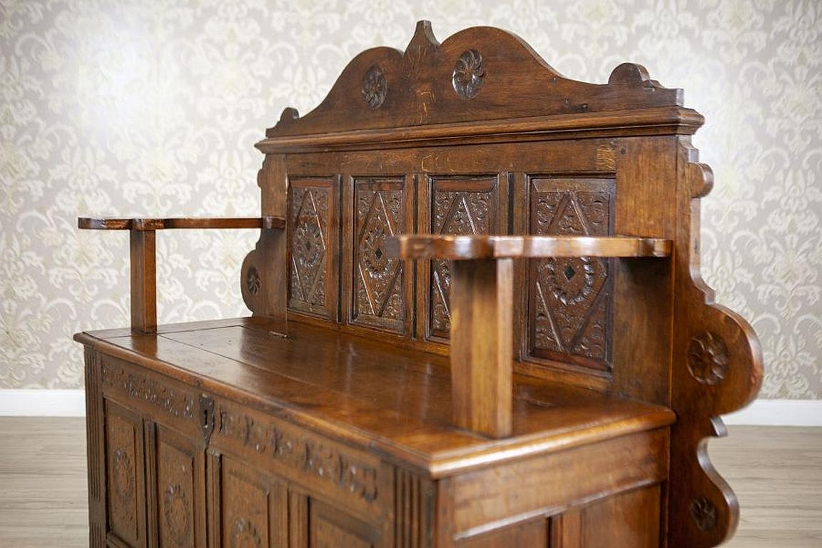 Late-19th Century Renaissance Revival Oak Bench With Storage Compartment In Good Condition For Sale In Opole, PL