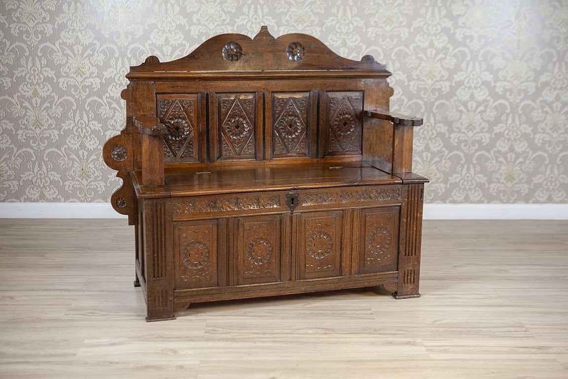 Late-19th Century Renaissance Revival Oak Bench With Storage Compartment For Sale