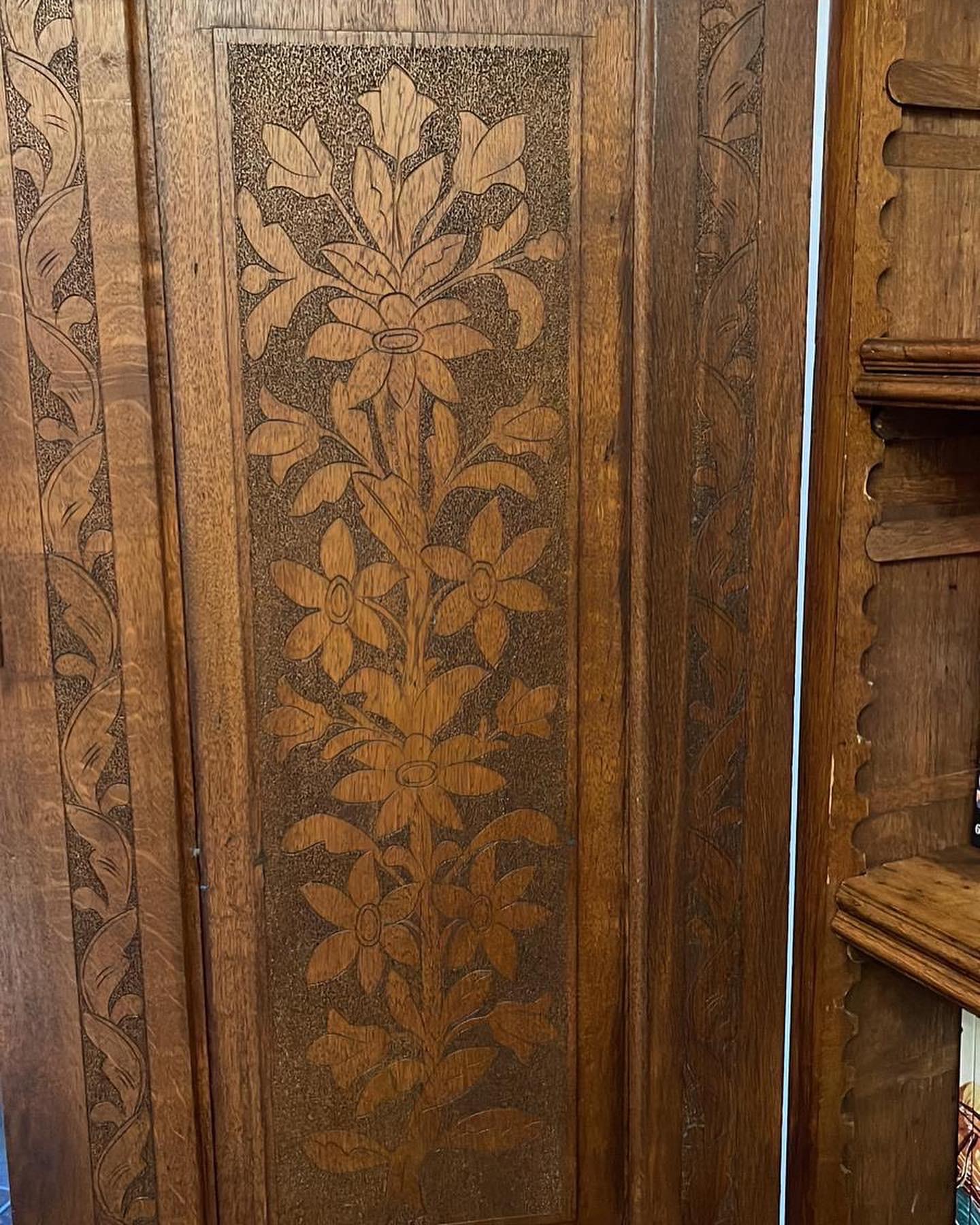 19th Century Renaissance Revival Oak Hand Carved Cabinet Bookcase For Sale 4
