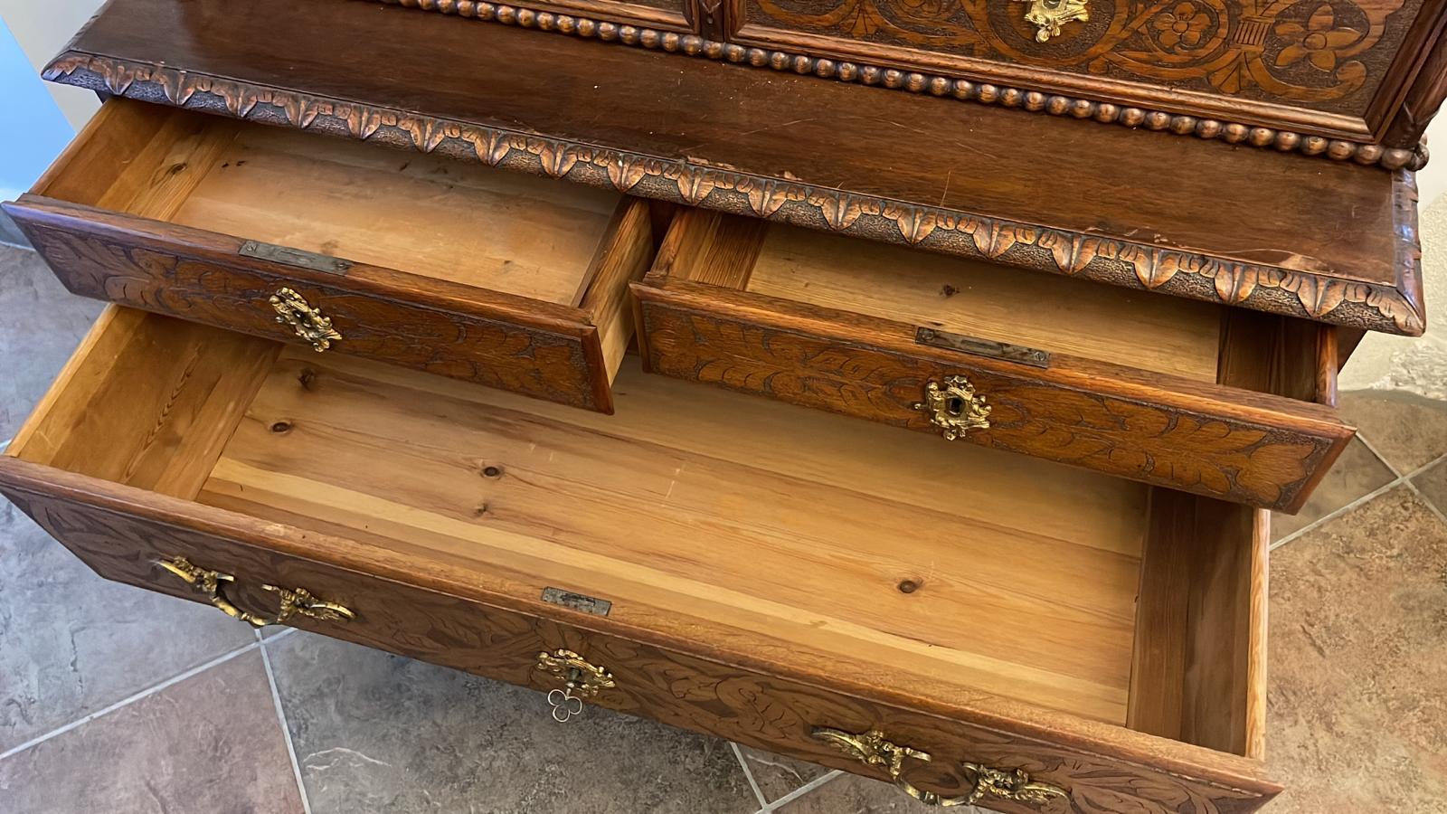 19th Century Renaissance Revival Oak Hand Carved Cabinet Bookcase For Sale 6
