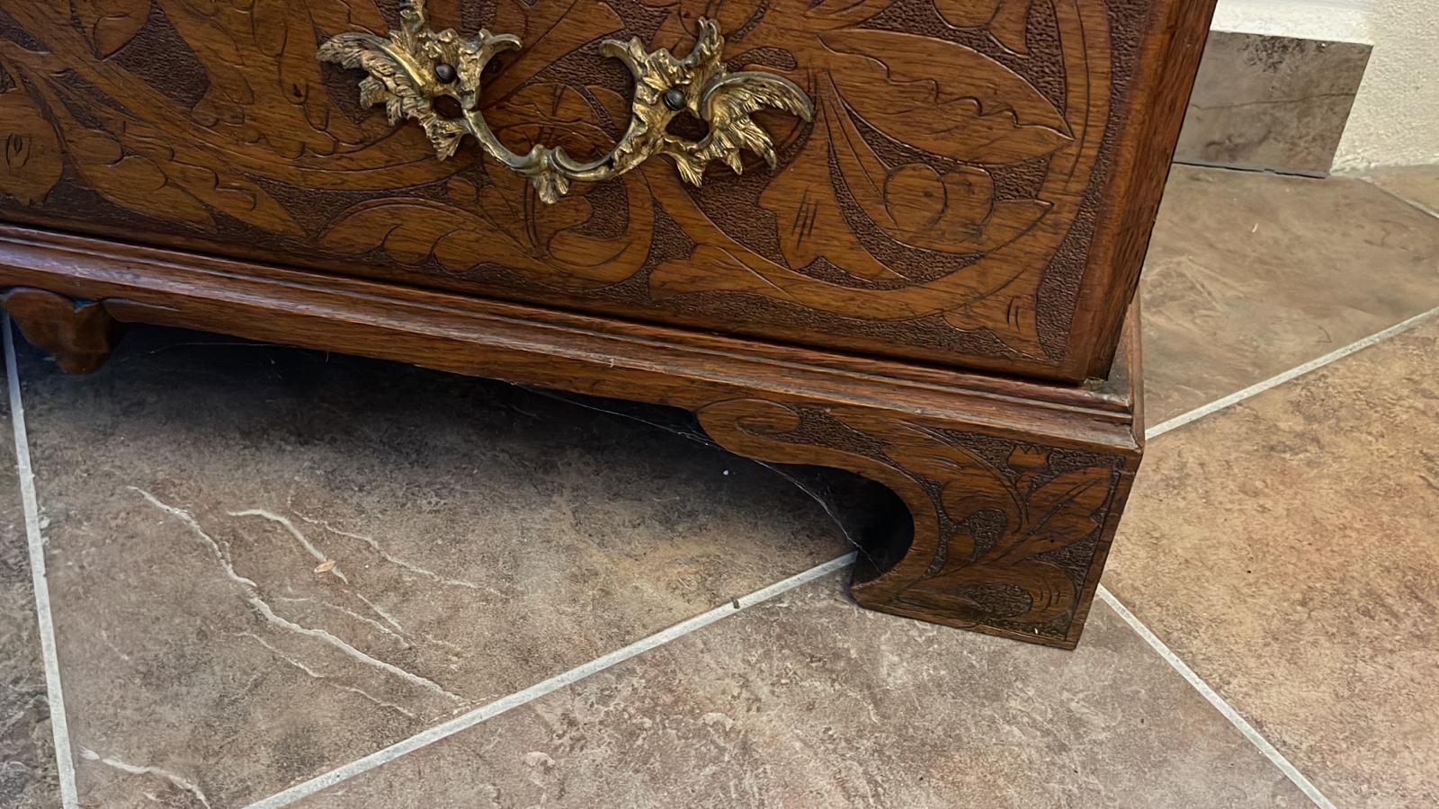 19th Century Renaissance Revival Oak Hand Carved Cabinet Bookcase For Sale 9