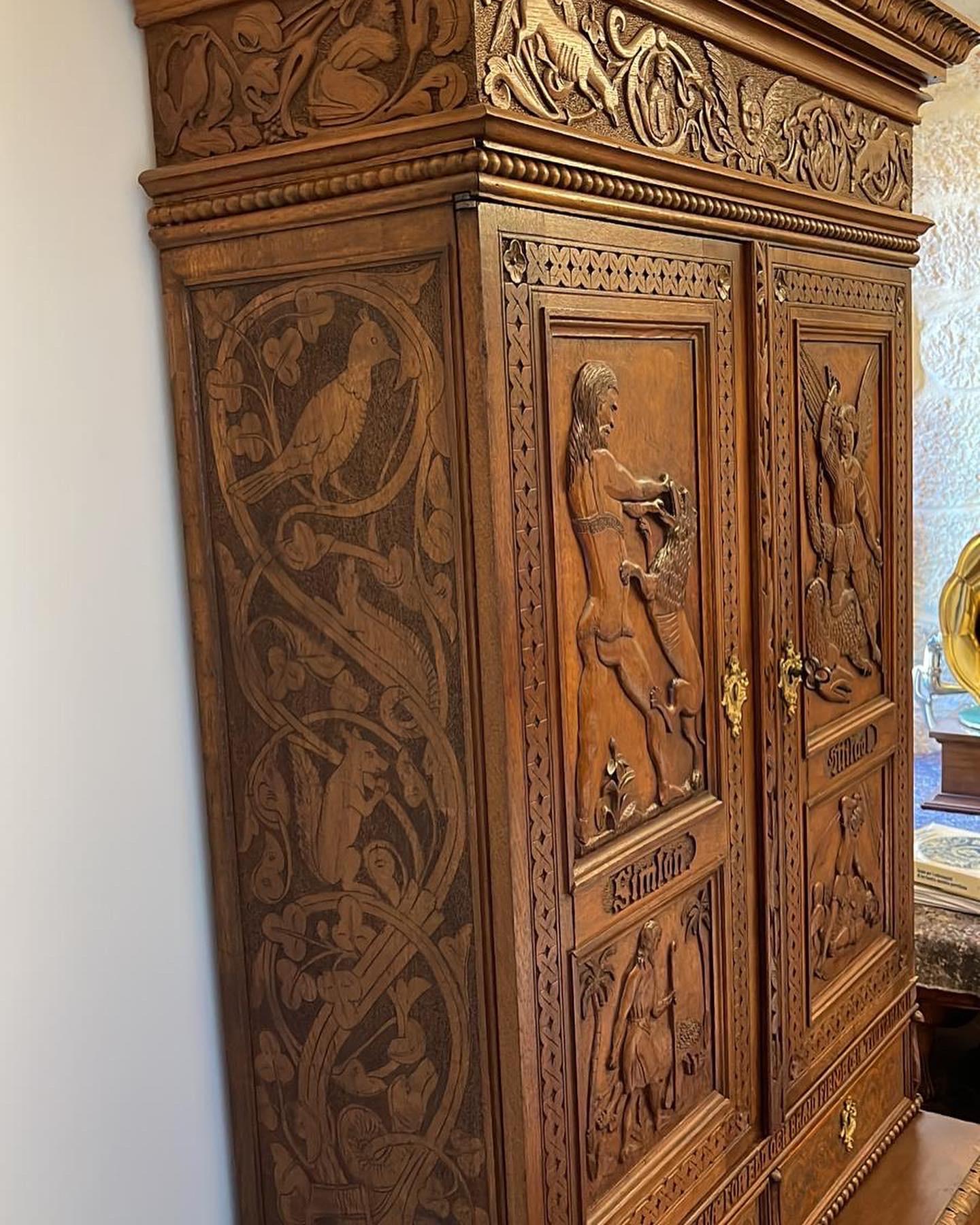 Hand-Carved 19th Century Renaissance Revival Oak Hand Carved Cabinet Bookcase For Sale