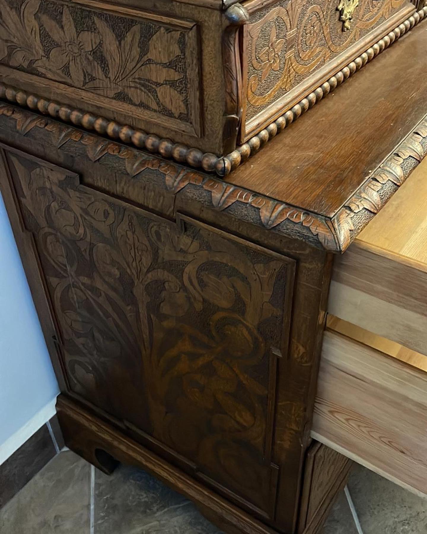 19th Century Renaissance Revival Oak Hand Carved Cabinet Bookcase For Sale 1