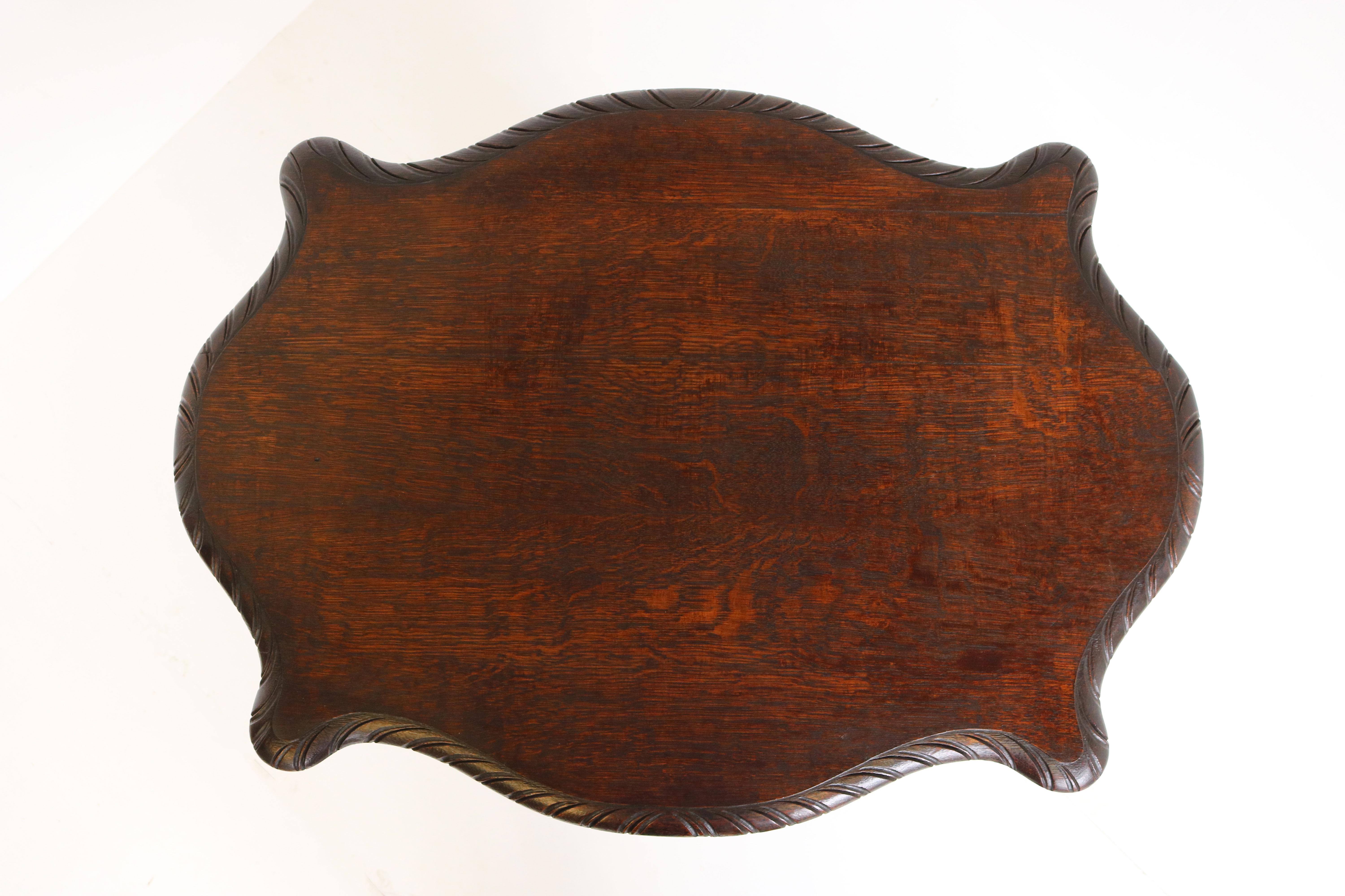 Table d'appoint/table basse néo-Renaissance du 19ème siècle en chêne ancien avec lions Bon état - En vente à Ijzendijke, NL