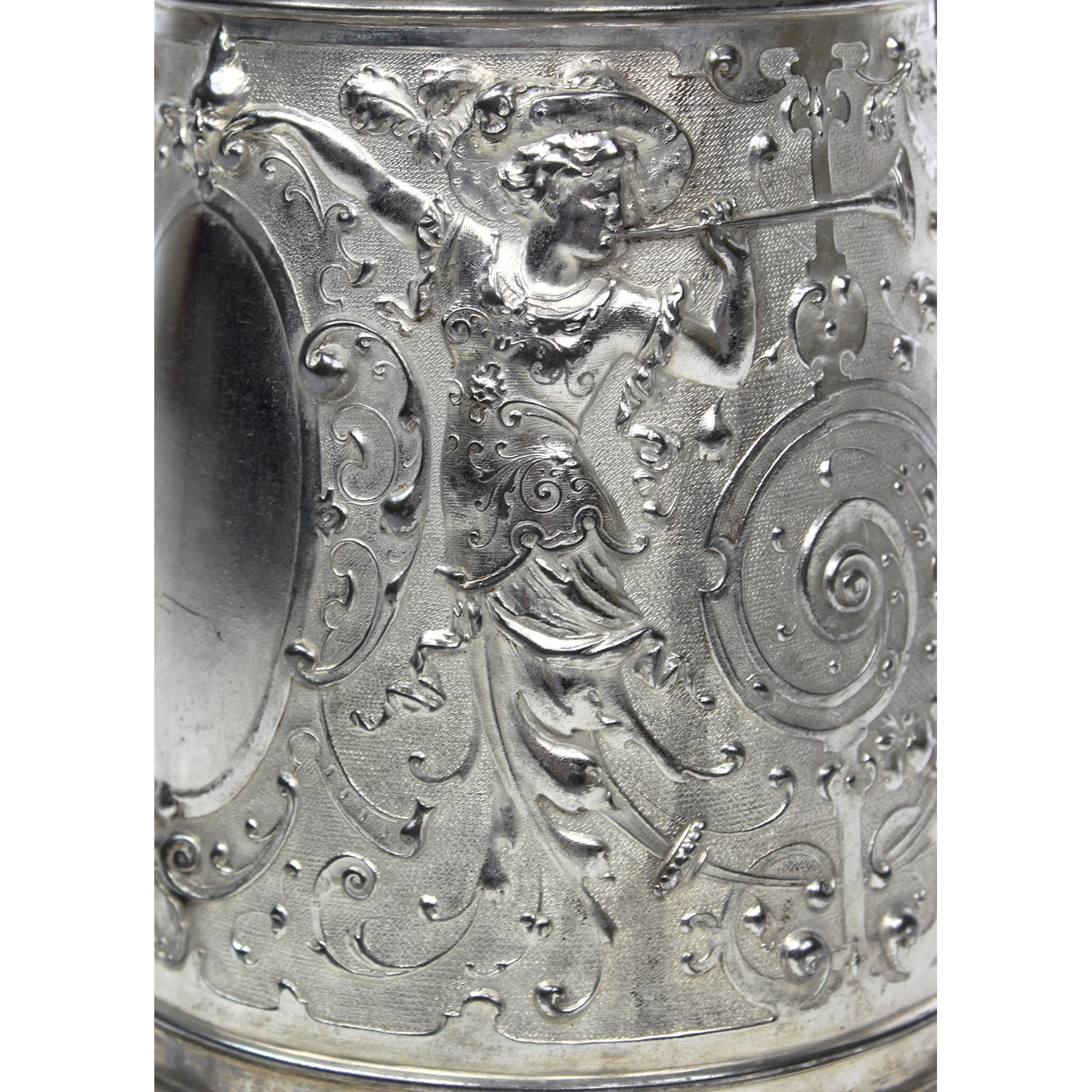 Plaqué argent Beer-Tankard en métal argenté Britannia de style néo-Renaissance du 19ème siècle en vente