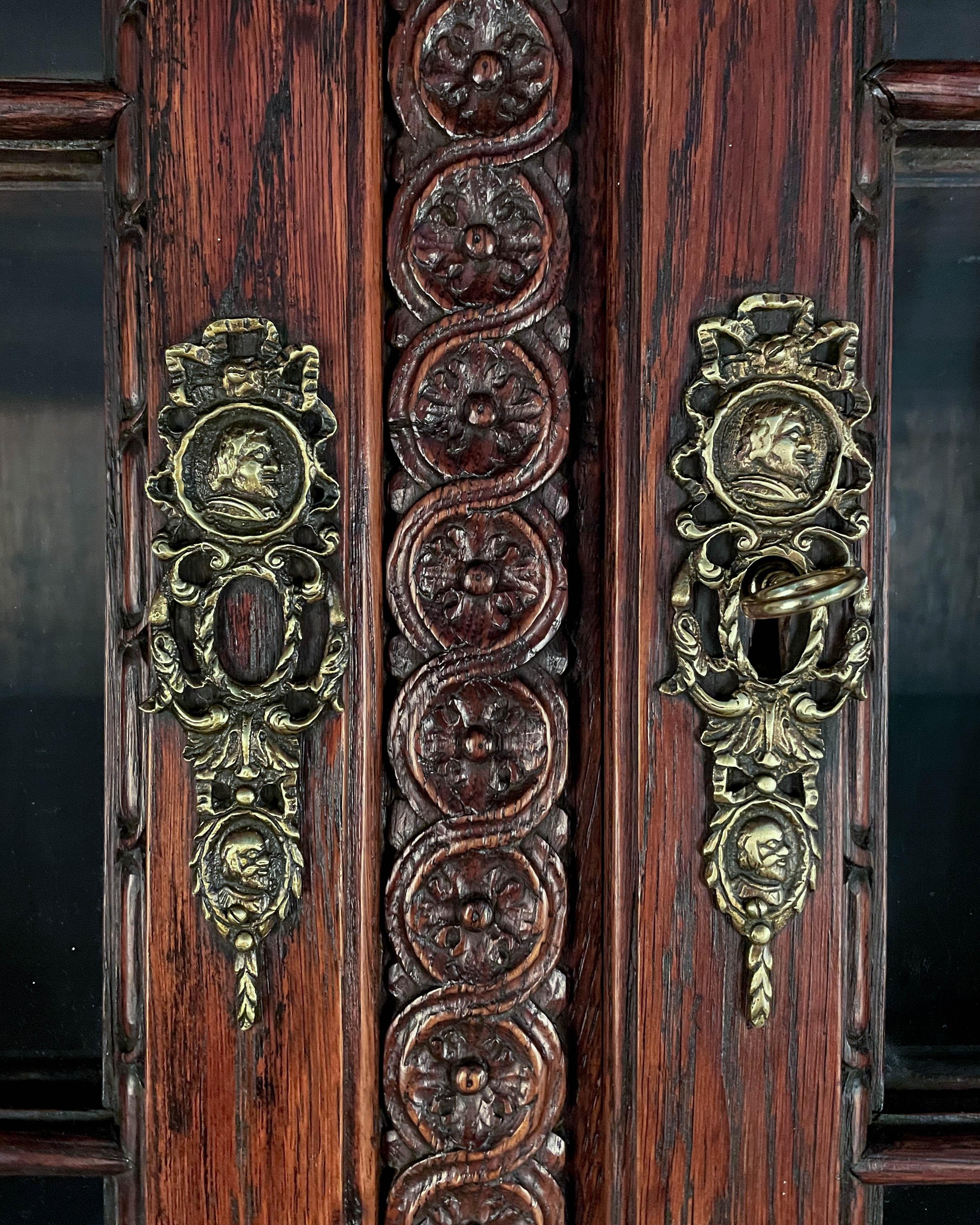 Buffet belga del XIX secolo in stile rinascimentale À Deux Corps o cabinet in vendita 9