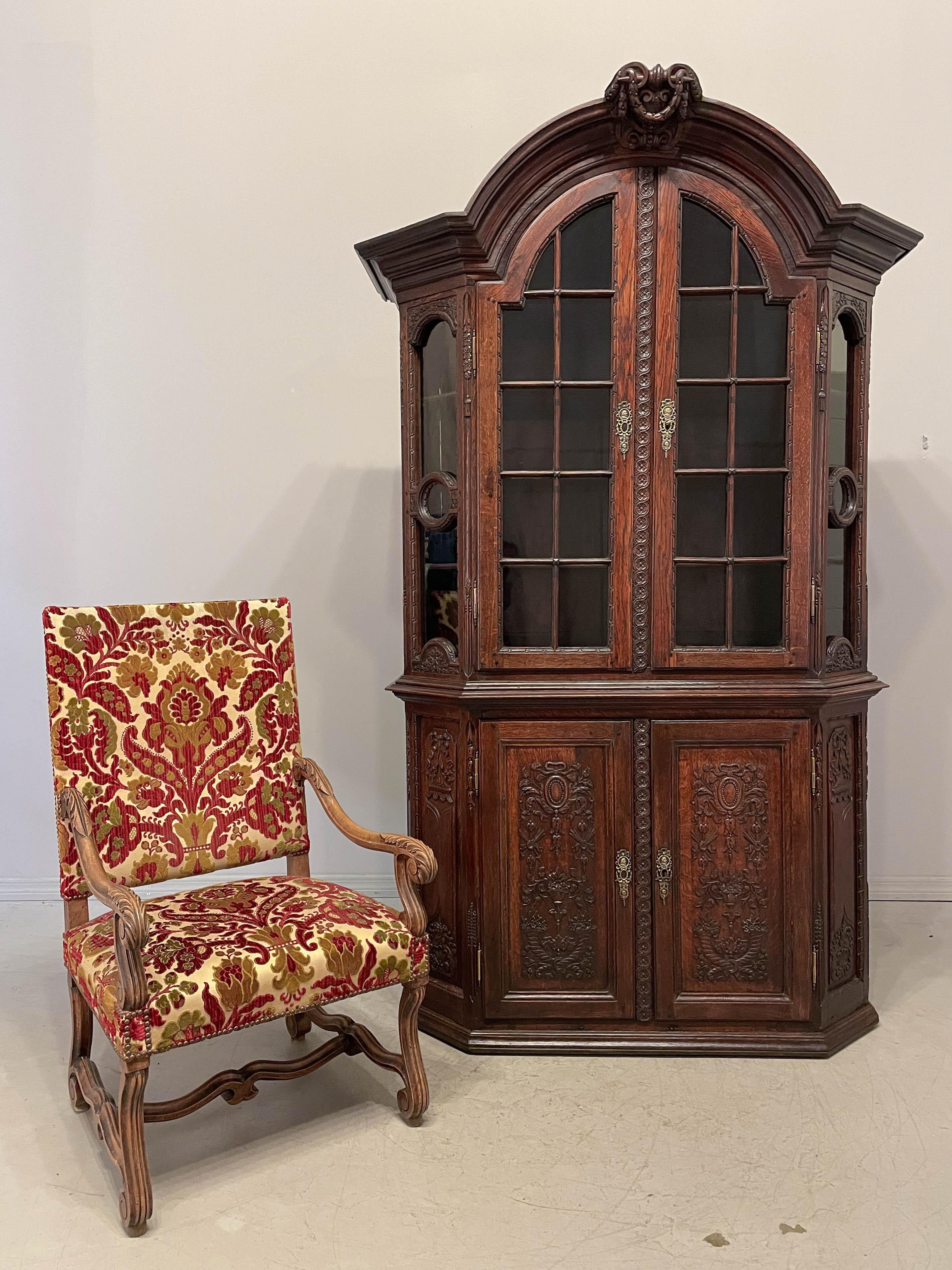 Hand-Carved 19th Century Renaissance Style Belgian Buffet À Deux Corps or Cabinet For Sale