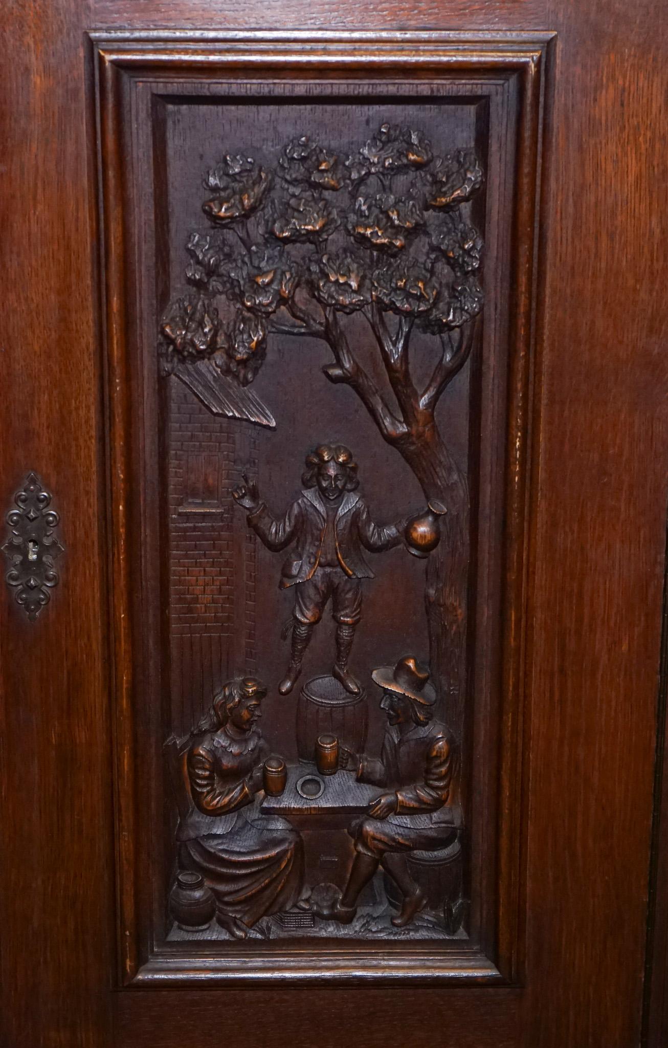 Noce CABINET IN NOCE FRANZATO IN STILE RINASCITA DEL 19° SECOLO CON SCATOLETTE in vendita