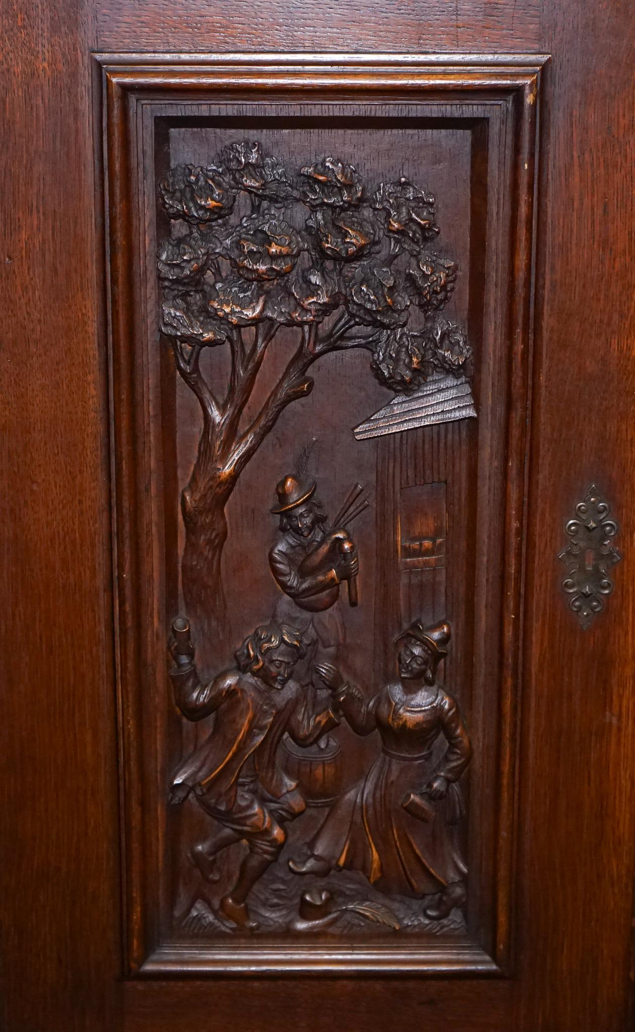 CABINET IN NOCE FRANZATO IN STILE RINASCITA DEL 19° SECOLO CON SCATOLETTE in vendita 1