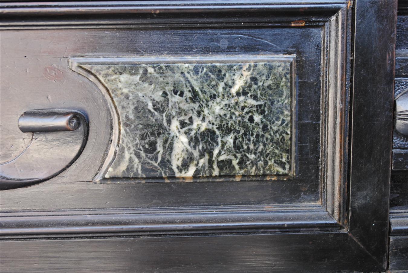 Important meuble de rangement en bois noirci de style Renaissance du 19ème siècle en vente 3