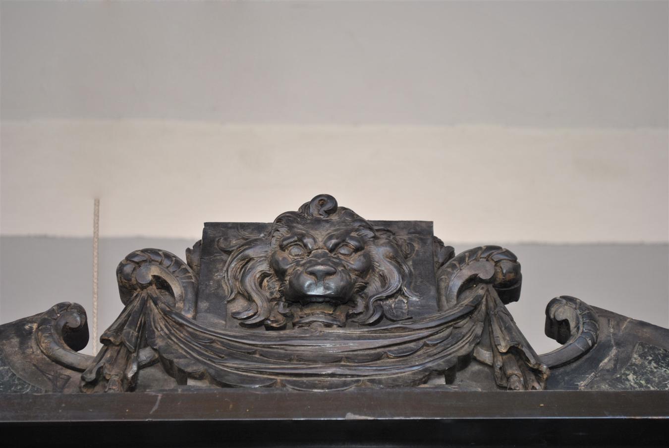 Important meuble de rangement en bois noirci de style Renaissance du 19ème siècle Bon état - En vente à Marseille, FR