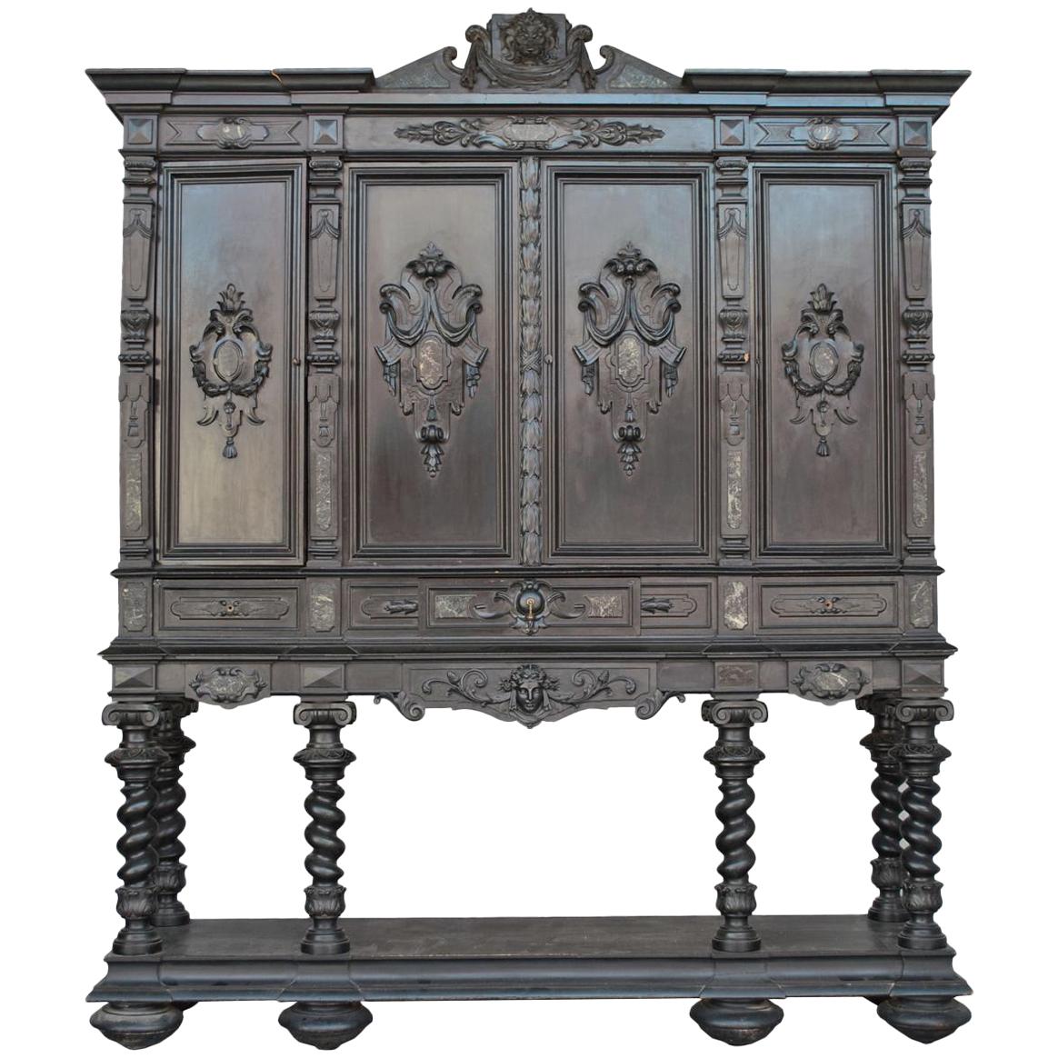 Important meuble de rangement en bois noirci de style Renaissance du 19ème siècle