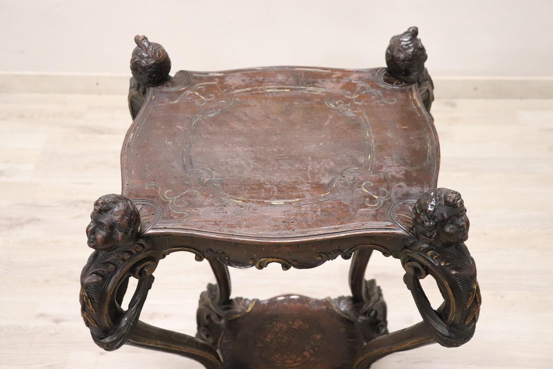 19th Century Renaissance Syle Carved Walnut Gueridon Table or Pedestal Table In Good Condition In Casale Monferrato, IT