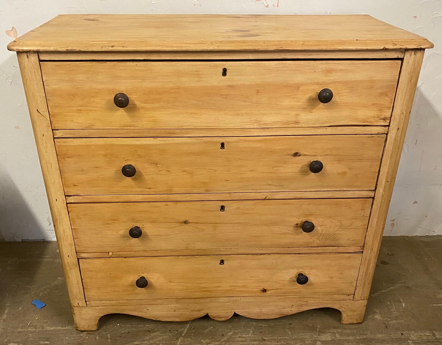 This antique American pine chest with four generous dovetailed drawers fitted with iron pulls and scalloped valance apron at the base, brings a touch of rustic elegance to any bedroom or living room. If you are looking for a Gustavian, George III,