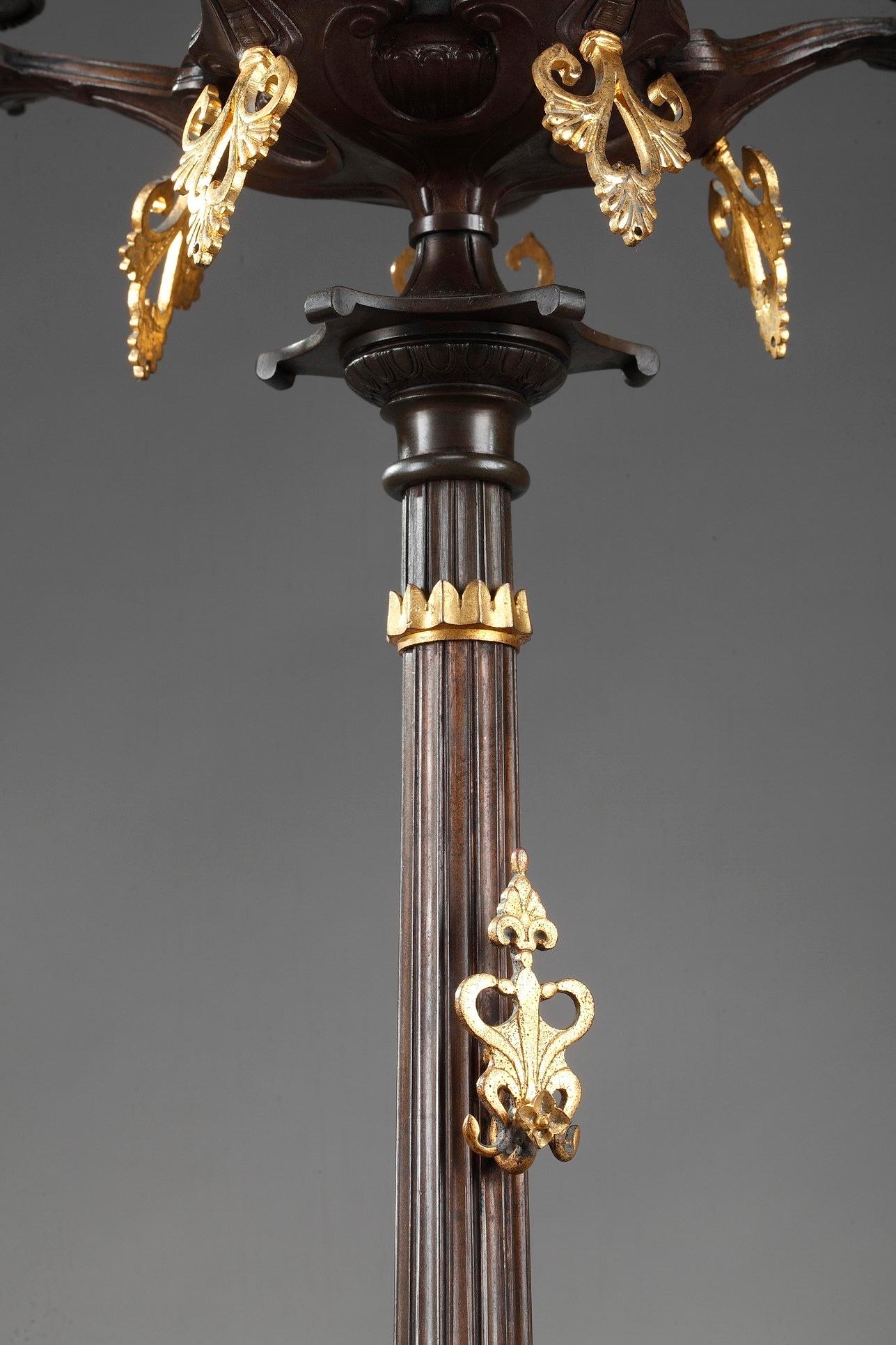 Grand candélabre en bronze de style néo-grec de la Restauration du 19ème siècle en vente 4