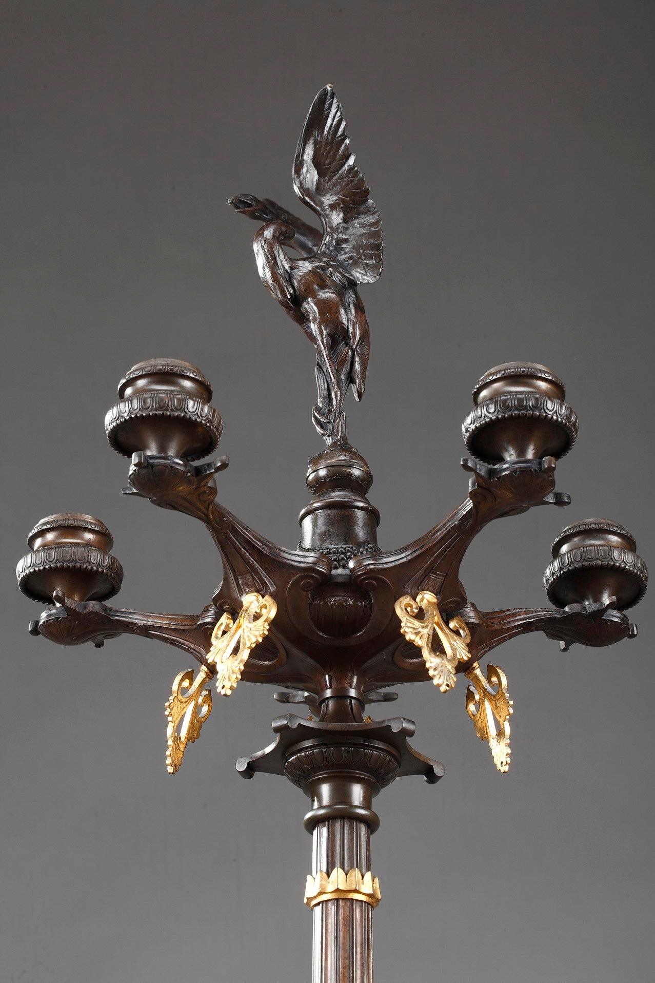 Grand candélabre en bronze de style néo-grec de la Restauration du 19ème siècle en vente 5