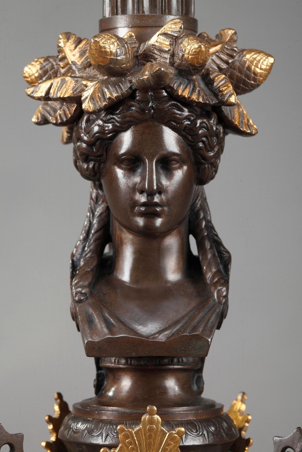 Großer Bronzekronleuchter im neugriechischen Stil des 19. im Zustand „Gut“ im Angebot in Paris, FR