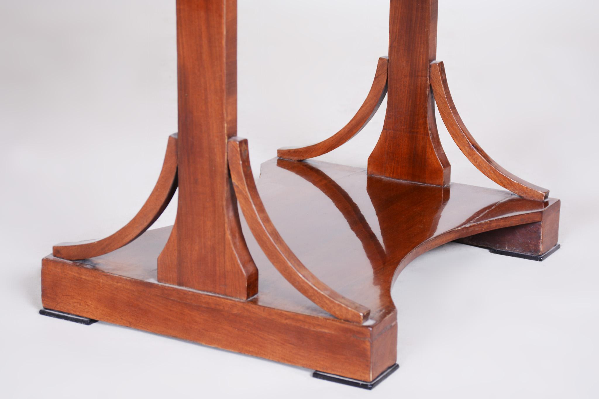 19th Century Restored German Biedermeier Table, Made with Mahogany, 1820s For Sale 9