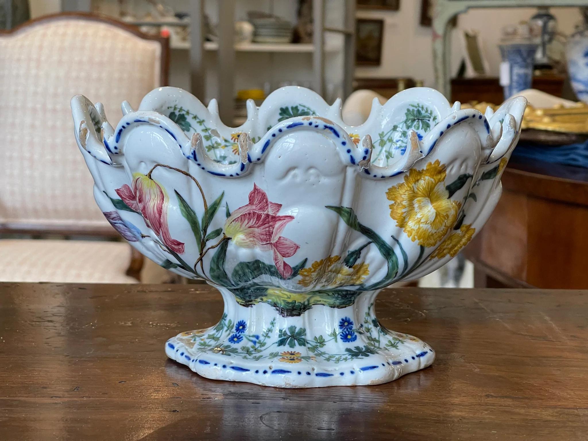 19th Century Ribbed Floral Delft Footed Tin-Glaze Bowl In Good Condition In Doylestown, PA