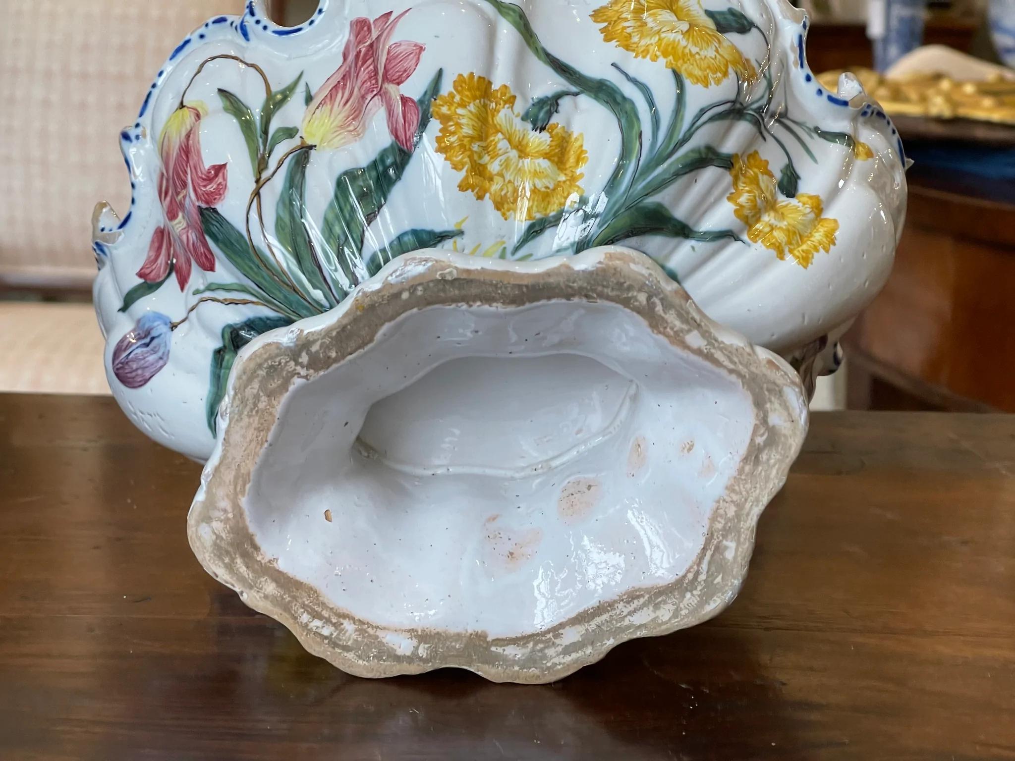 19th Century Ribbed Floral Delft Footed Tin-Glaze Bowl 2