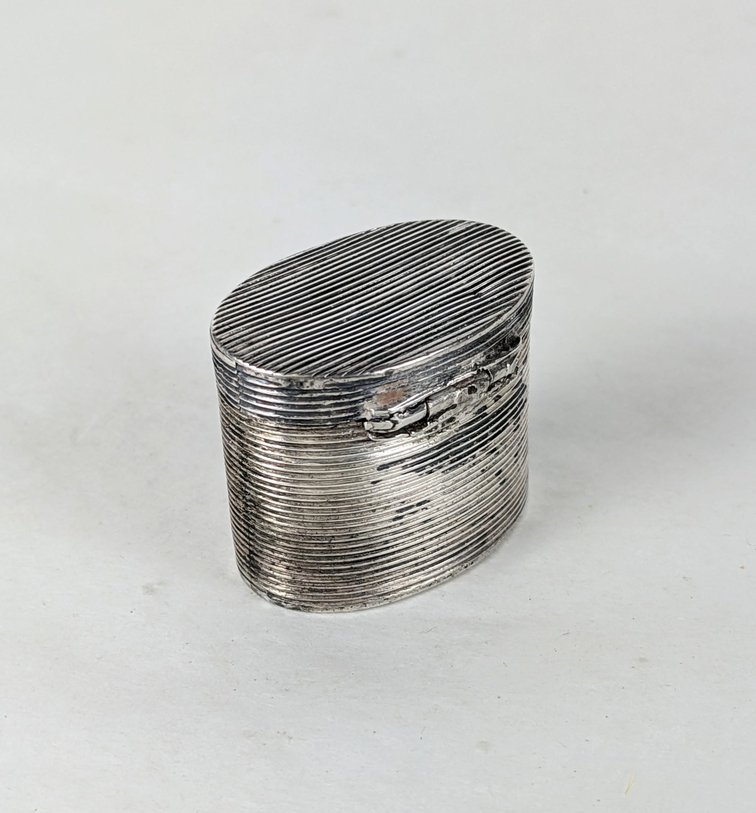 19th Century Ribbed Silver Pill Box In Good Condition For Sale In New York, NY