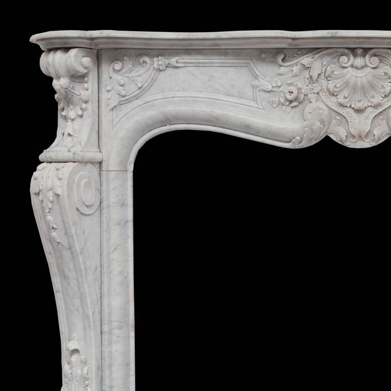19th Century Rich Sculpted Louis XVI White Carrara Marble Fireplace Mantel In Good Condition For Sale In London, GB