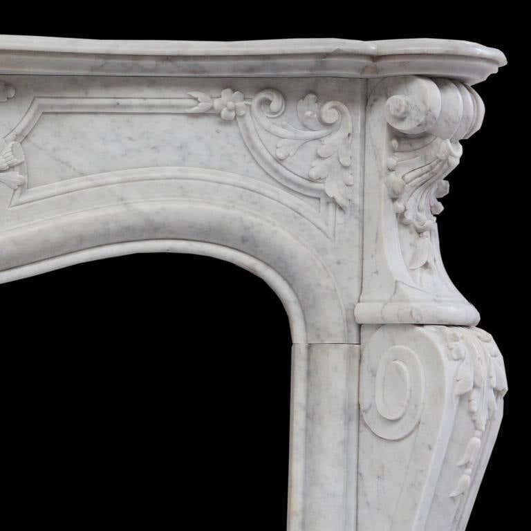 19th Century Rich Sculpted Louis XVI White Carrara Marble Fireplace Mantel In Good Condition For Sale In Southall, GB