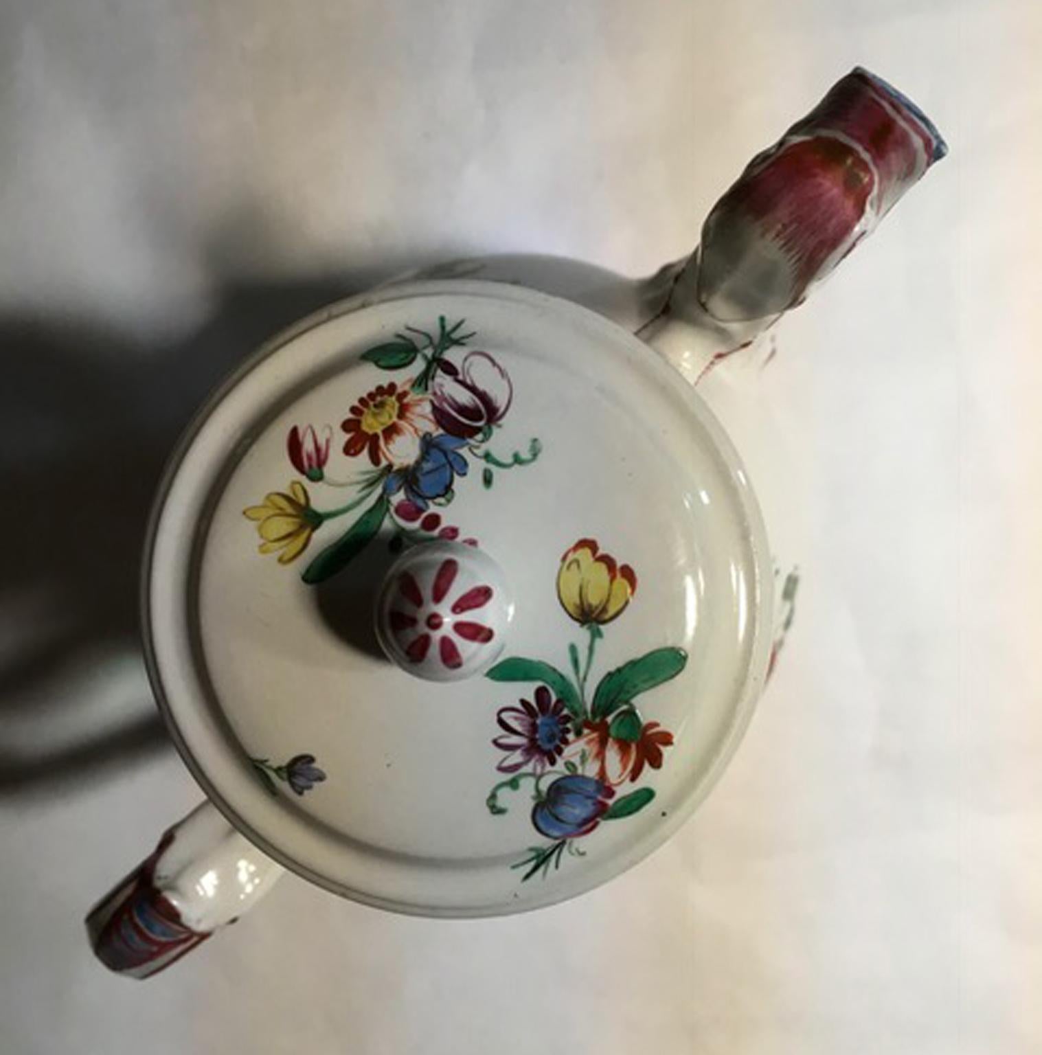 Italy 19th Century Richard Ginori Porcelain Coffee Pot with Flowers Decor For Sale 6