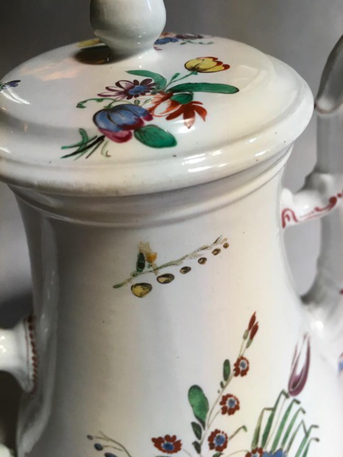 Italy 19th Century Richard Ginori Porcelain Coffee Pot with Flowers Decor For Sale 7