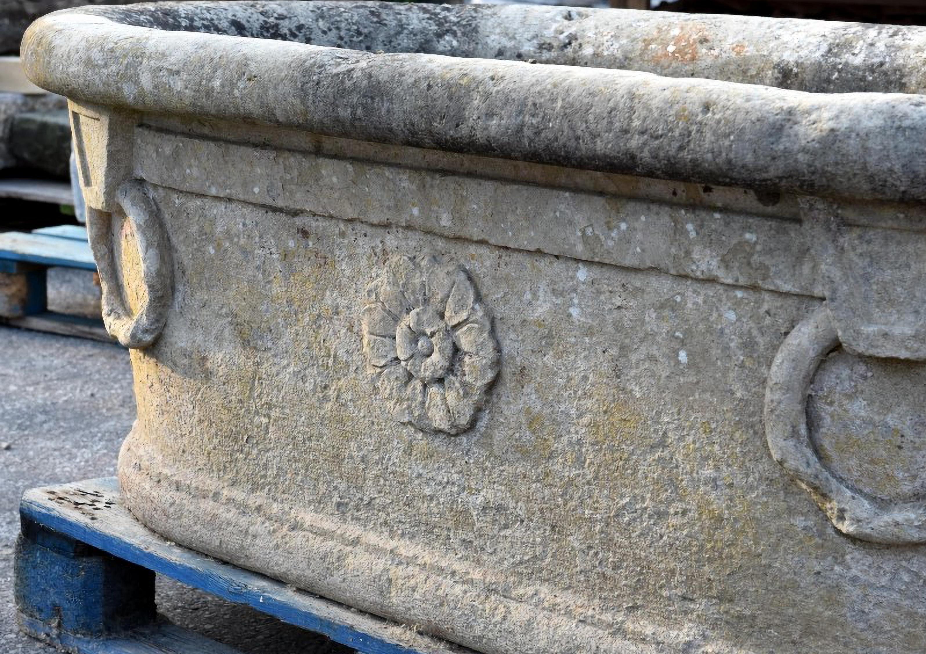 19th Century RINGED DOUBLE SIDED STONE FRENCH EMPIRE TUB

Empire tub in double-sided stone with rings
HEIGHT 52cm
WIDTH 86cms
LENGTH 150cm
INTERNAL DEPTH OF THE BASIN 45 cm
WEIGHT 550 Kg
MATERIAL Limestone
INTERNAL MEASURES 120 X 58 cm
Good