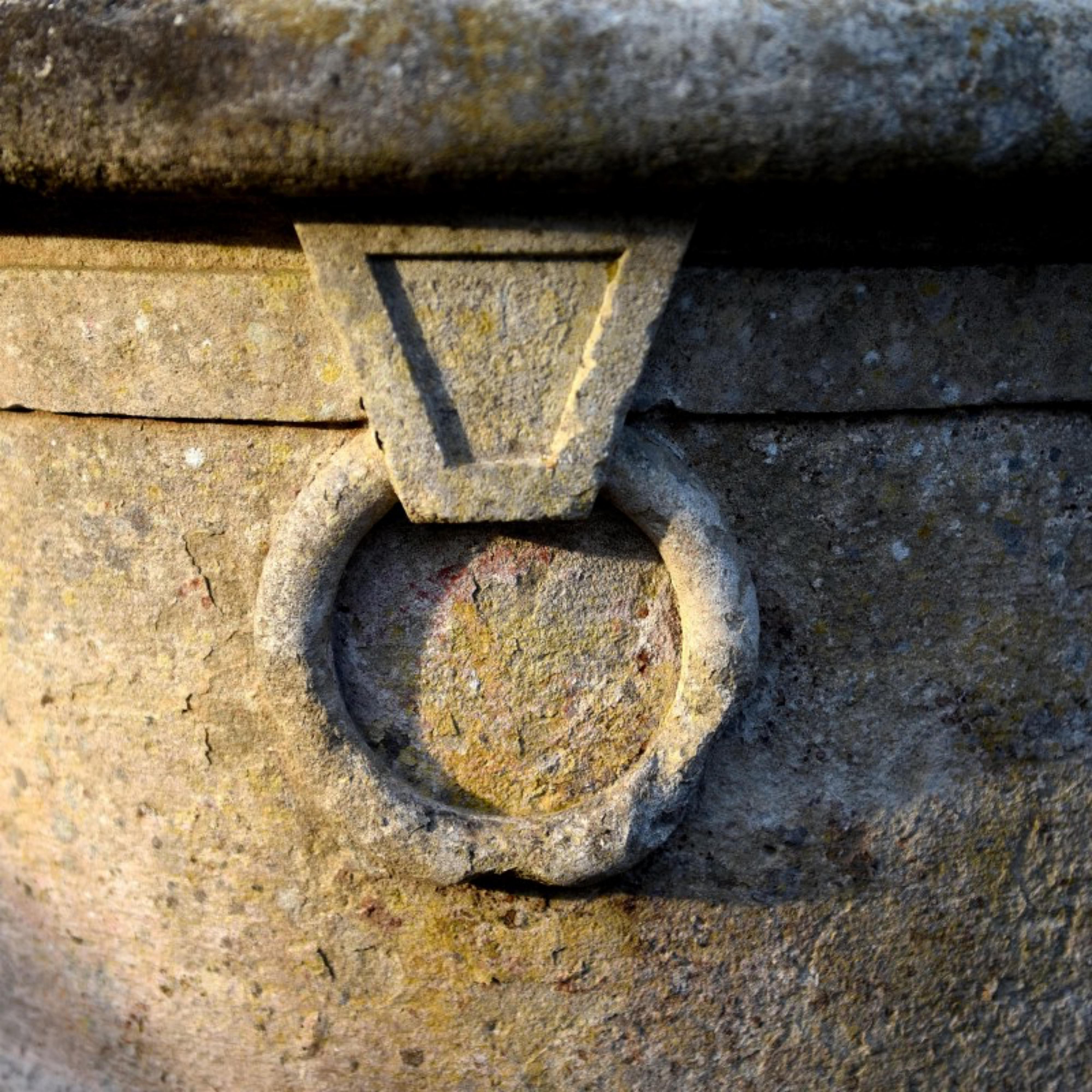 Doppelseitige französische Empire-Wanne aus Stein mit Ring aus dem 19. im Zustand „Gut“ im Angebot in Madrid, ES