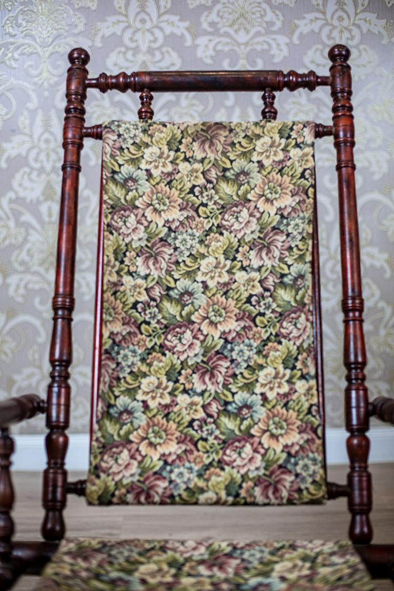 Eclectic 19th-Century Spring Rocking Chair in Floral Fabric In Good Condition For Sale In Opole, PL
