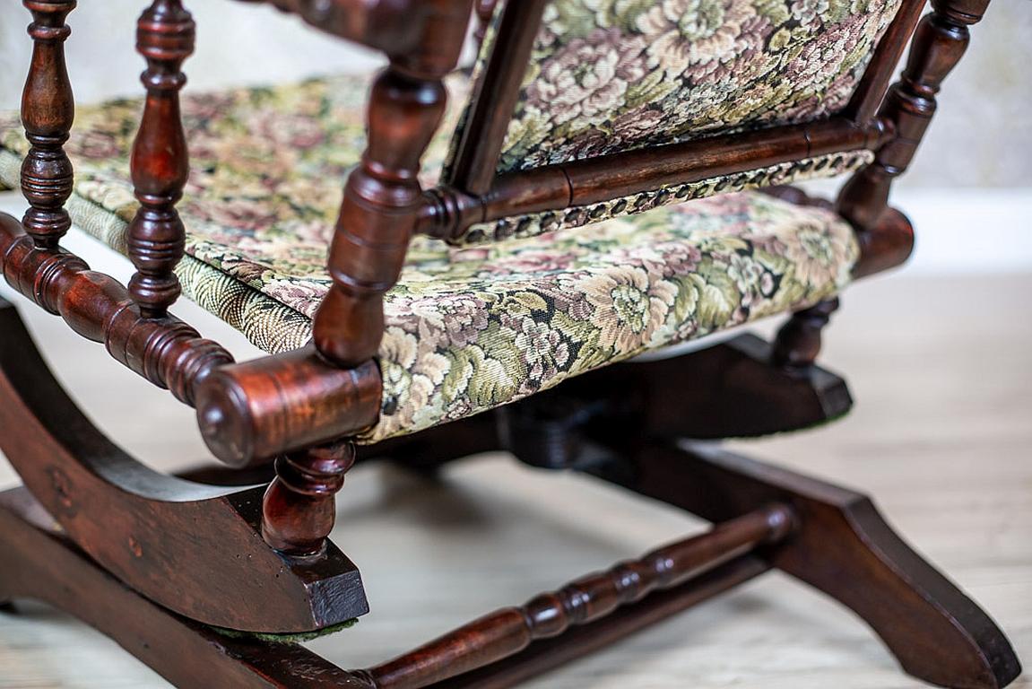 Eclectic 19th-Century Spring Rocking Chair in Floral Fabric For Sale 1