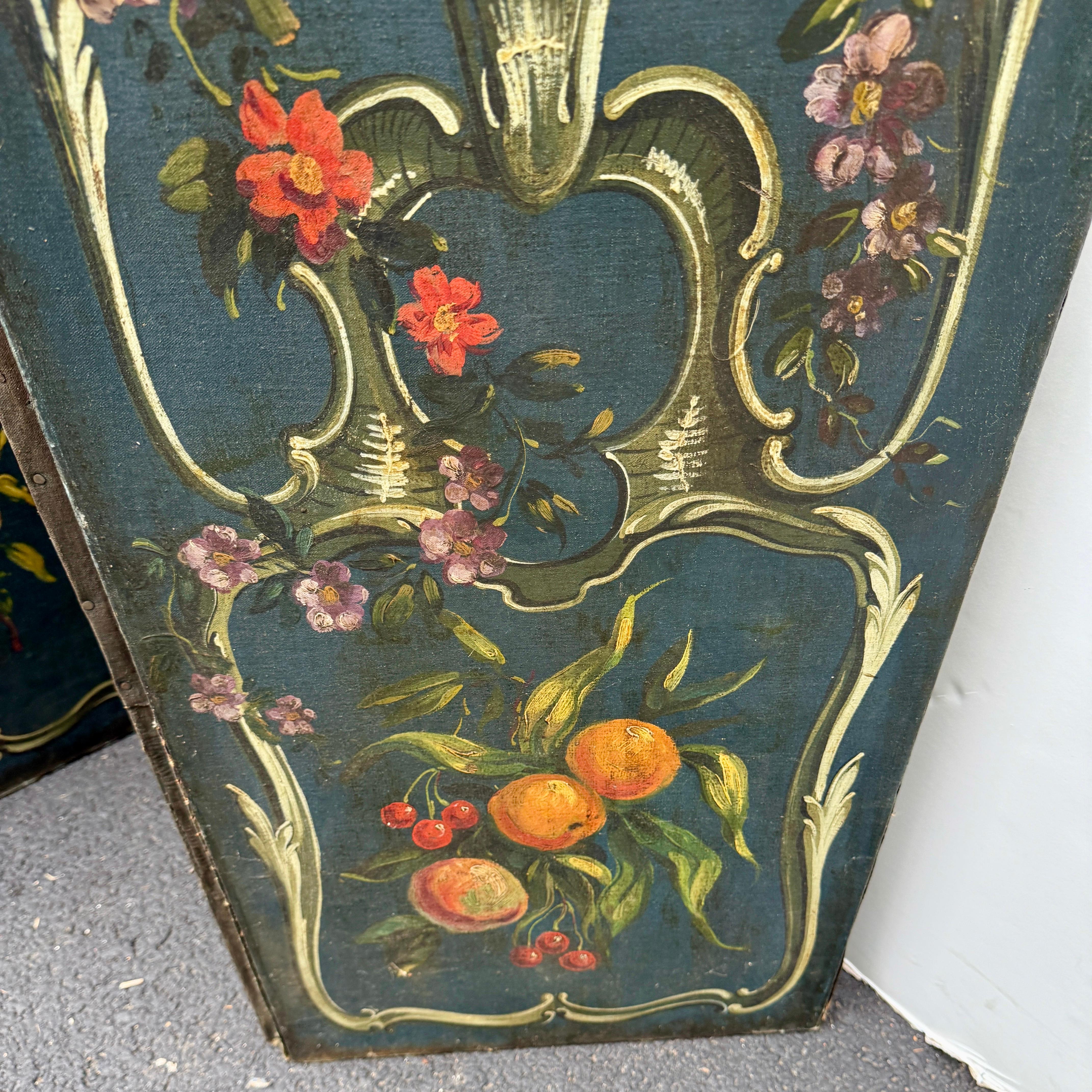Paravent à quatre panneaux peints de motifs floraux du 19e siècle, de style rococo en vente 2