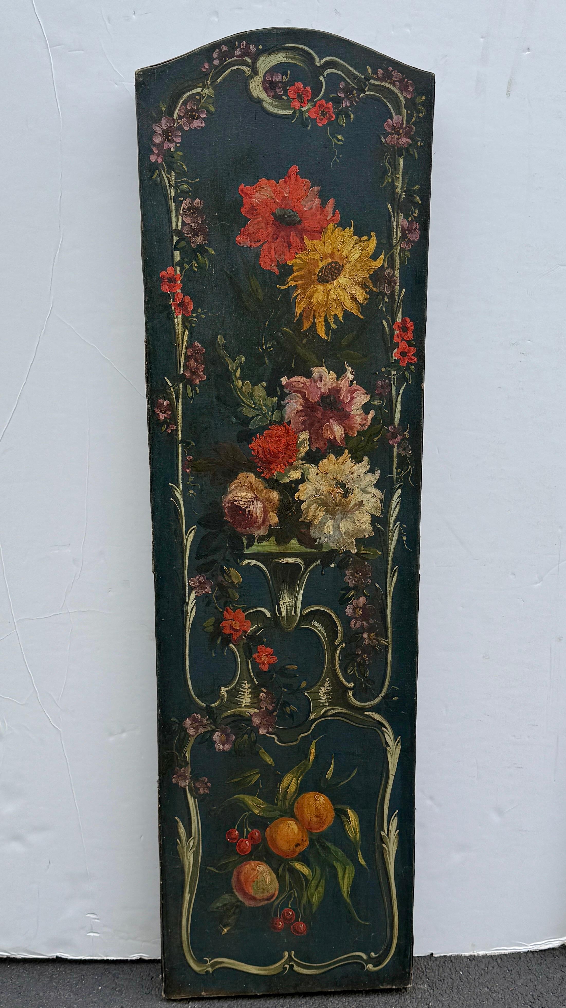 Paravent à quatre panneaux peints de motifs floraux du 19e siècle, de style rococo en vente 5