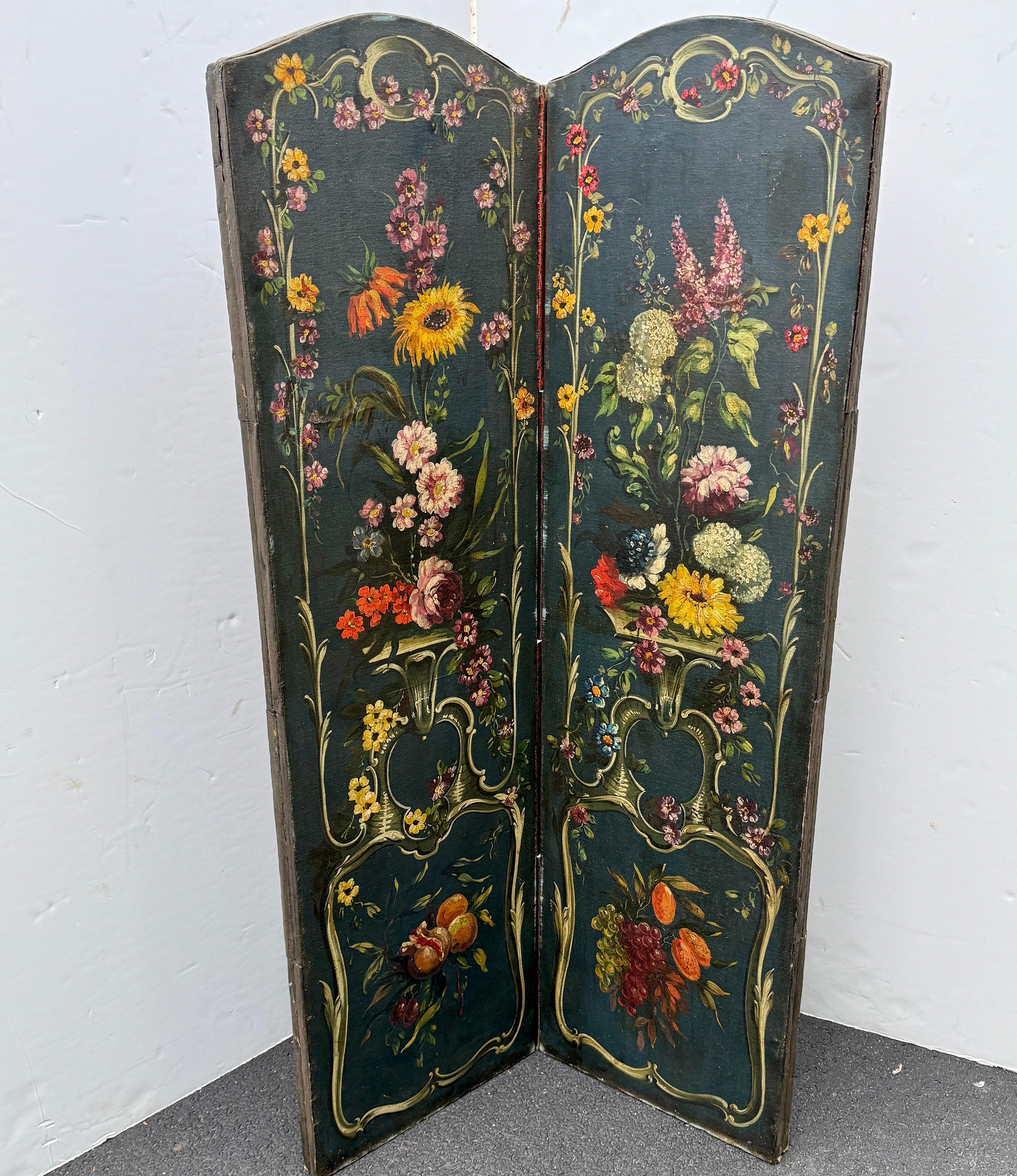 Paravent à quatre panneaux peints de motifs floraux du 19e siècle, de style rococo en vente 8
