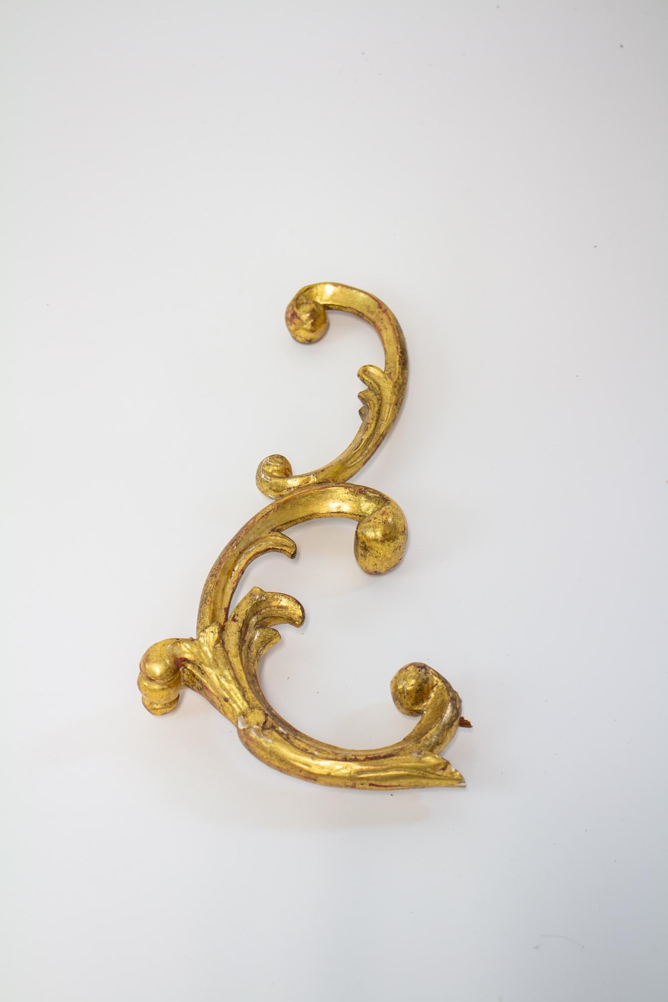 Paire de lustres en bois doré rococo français du XIXe siècle en vente 14