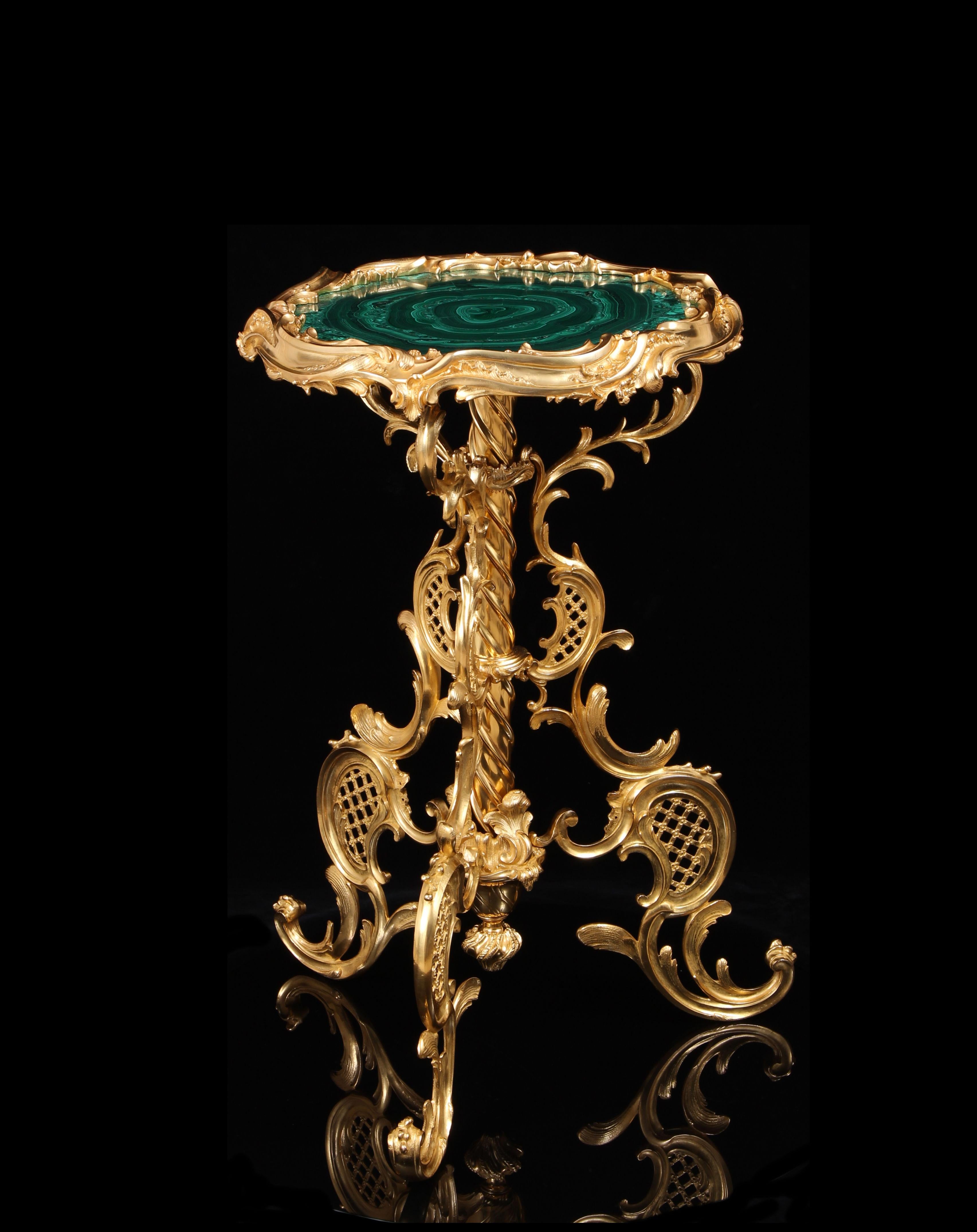 Guéridon-Tisch aus vergoldeter Bronze und Malachit des 19. (Vergoldet) im Angebot