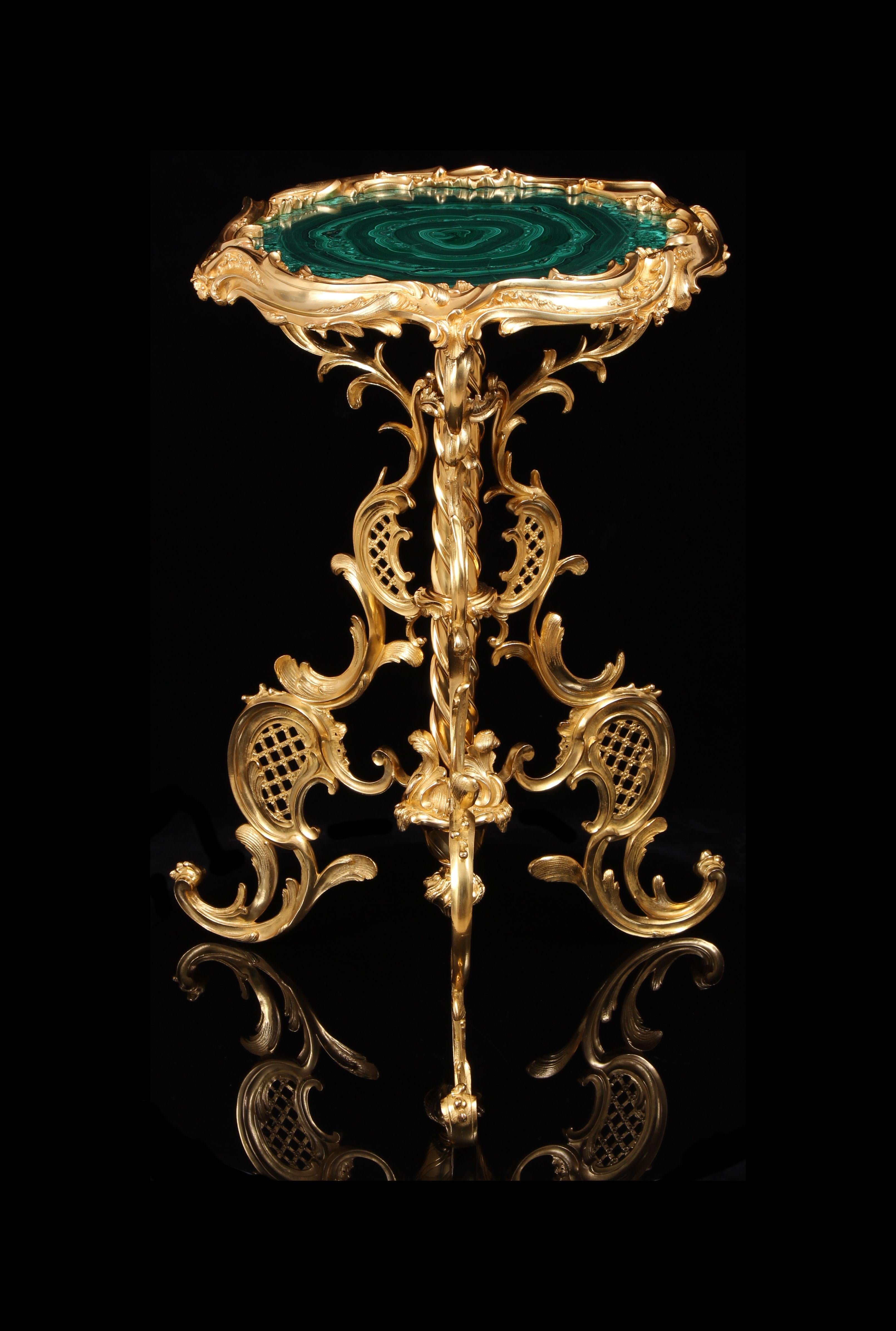 Guéridon-Tisch aus vergoldeter Bronze und Malachit des 19. (19. Jahrhundert) im Angebot