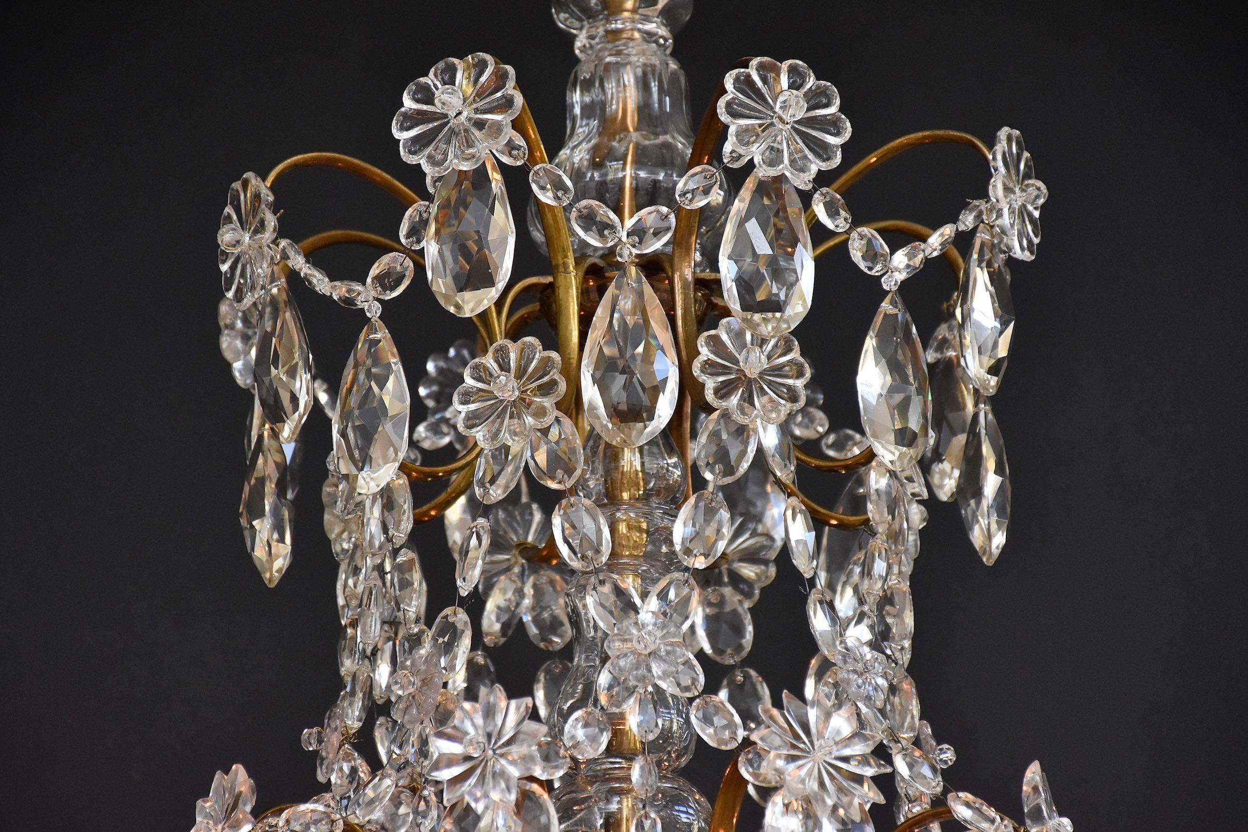 Svedese Lampadario in ottone e cristallo in stile rococò del XIX secolo in vendita