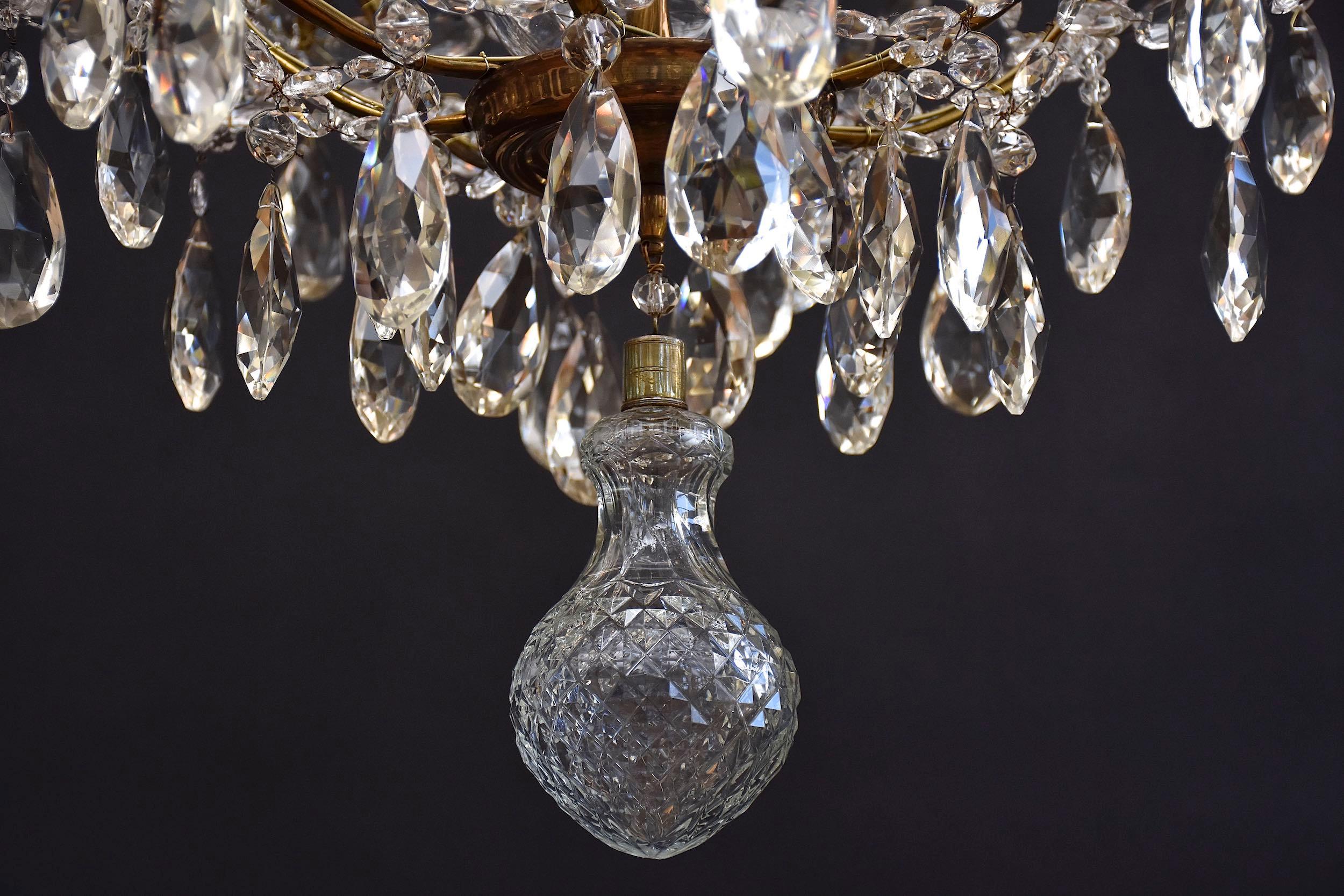 Ottone Lampadario in ottone e cristallo in stile rococò del XIX secolo in vendita