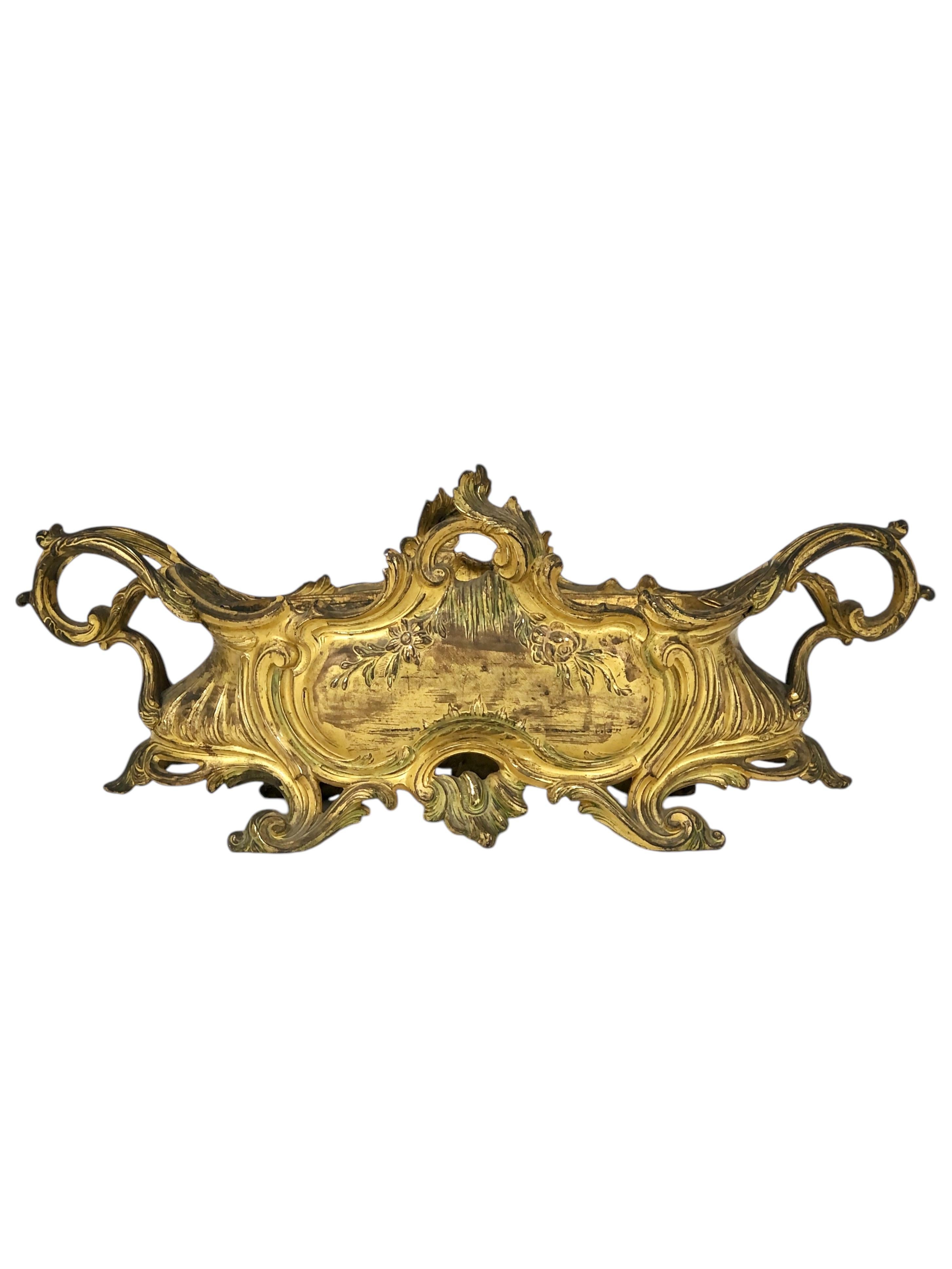 Jardinière ou centre de table en bronze doré de style rococo du 19e siècle en vente 3