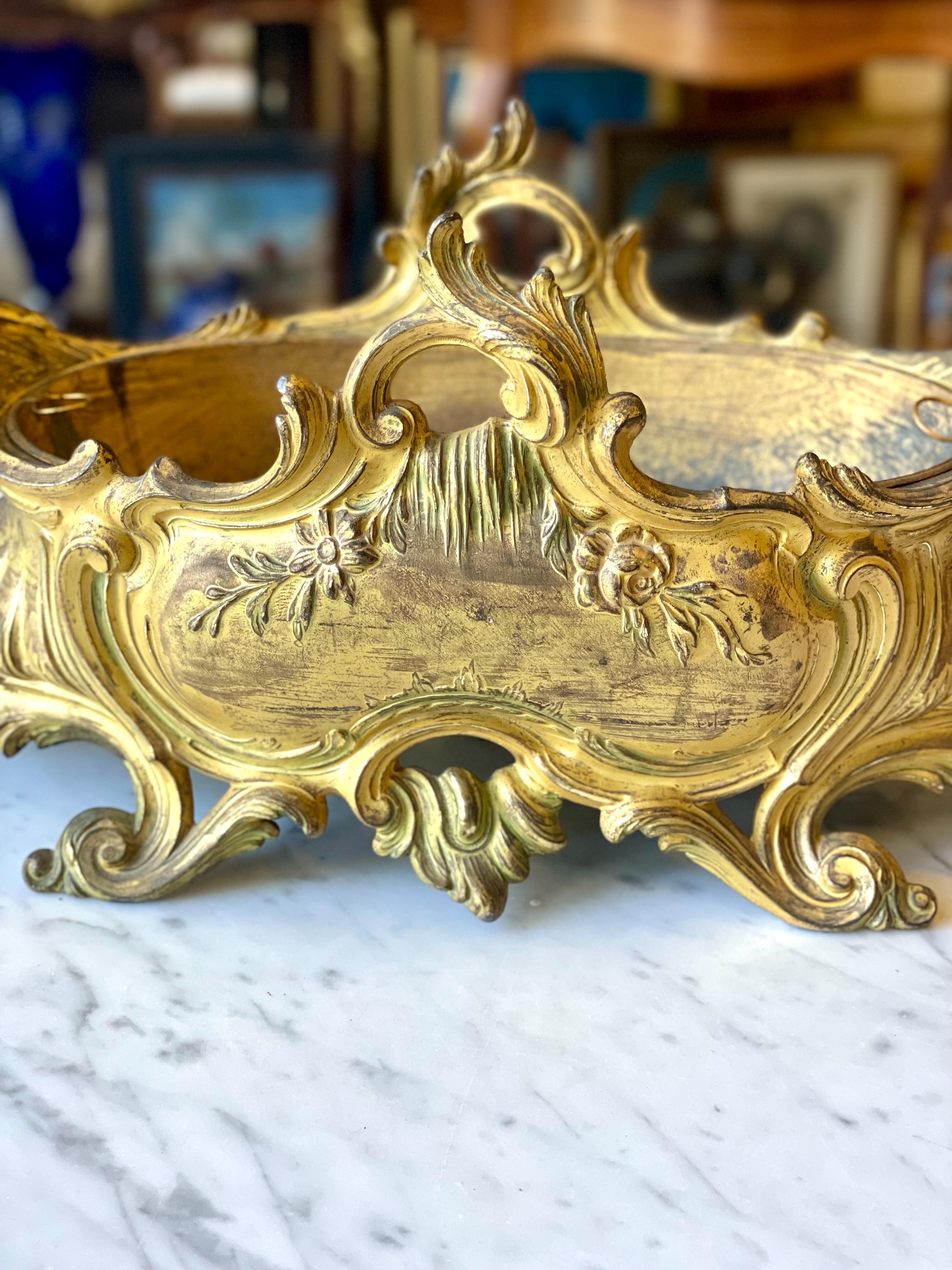 Jardinière ou centre de table en bronze doré de style rococo du 19e siècle en vente 4