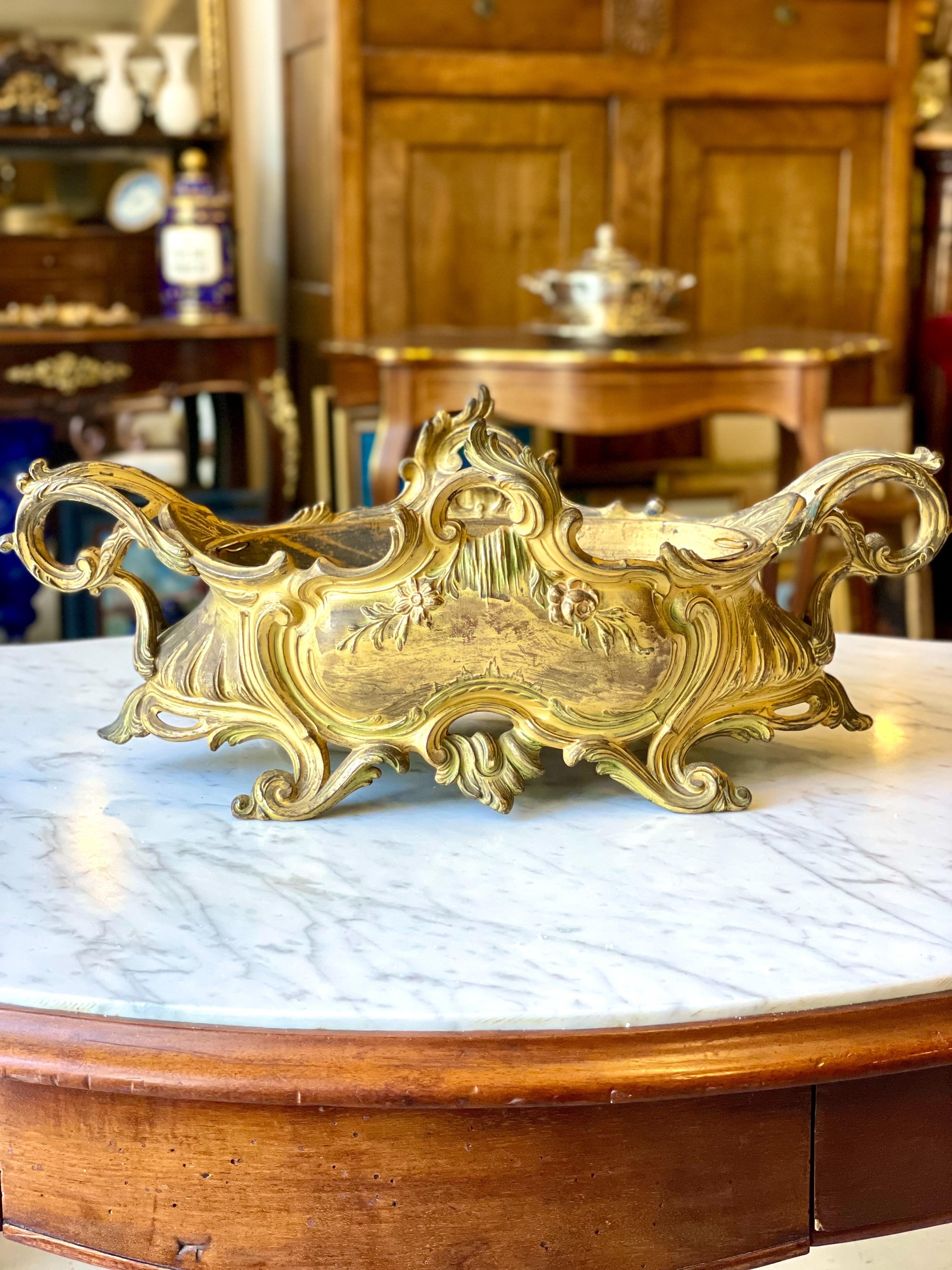 Jardinière ou centre de table en bronze doré de style rococo du 19e siècle en vente 5