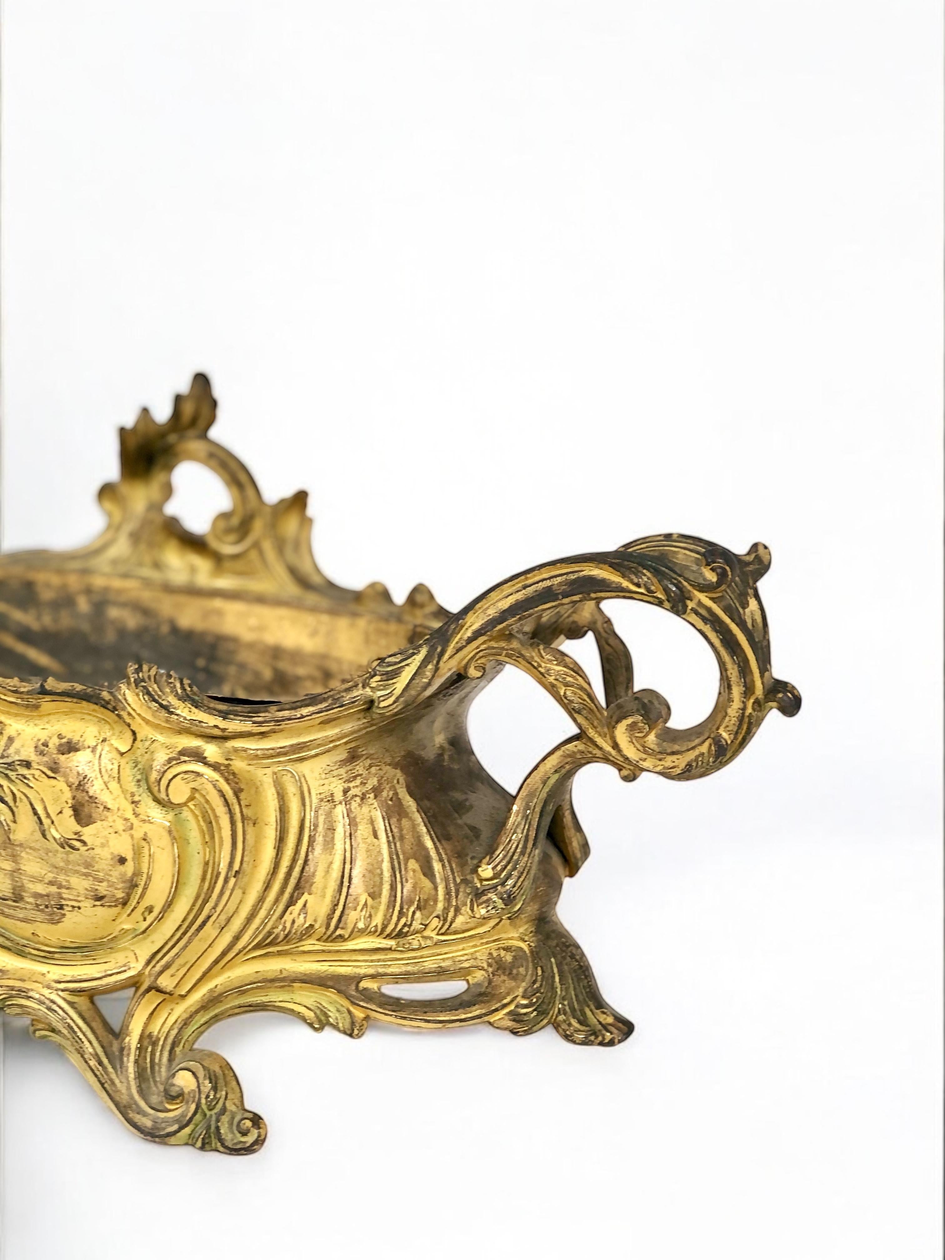 Jardinière ou centre de table en bronze doré de style rococo du 19e siècle Bon état - En vente à LA CIOTAT, FR